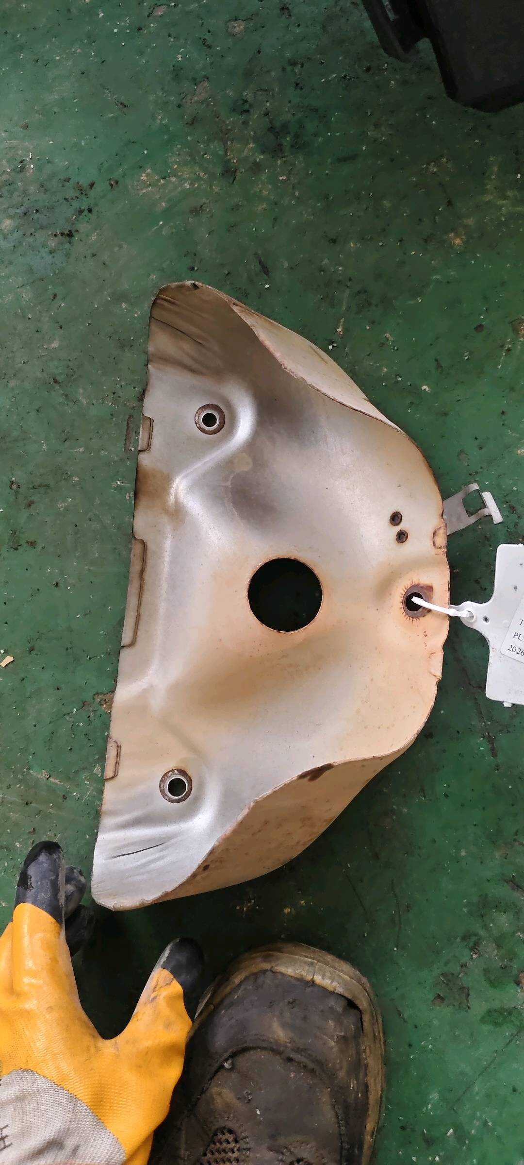 285252B300 Exhaust Manifold Heat Shield