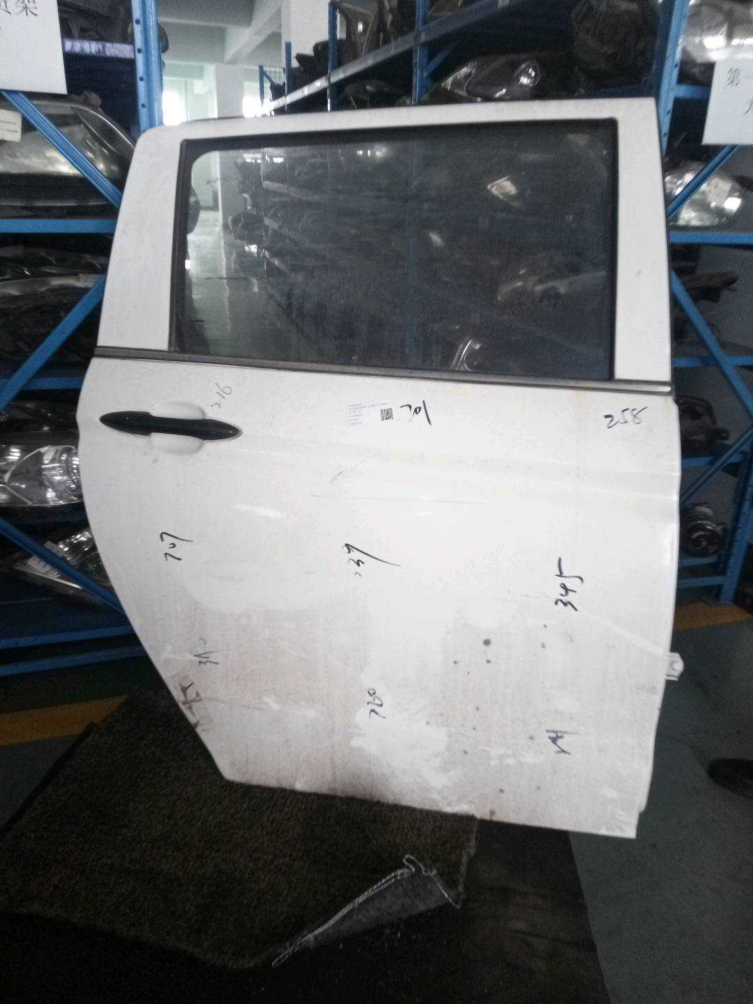 F1020590102 后门壳(右)