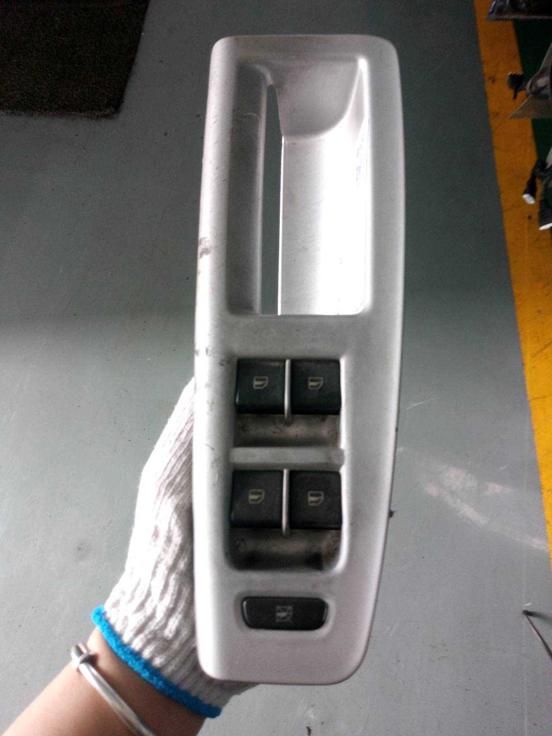 6QD867171CL88 前门玻璃升降开关装饰板(左)