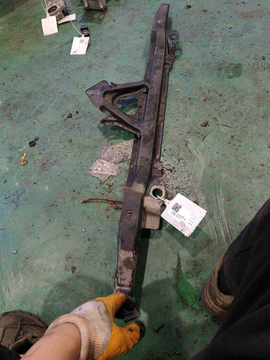 A1696200485 Radiator Support Crossmember, Lower