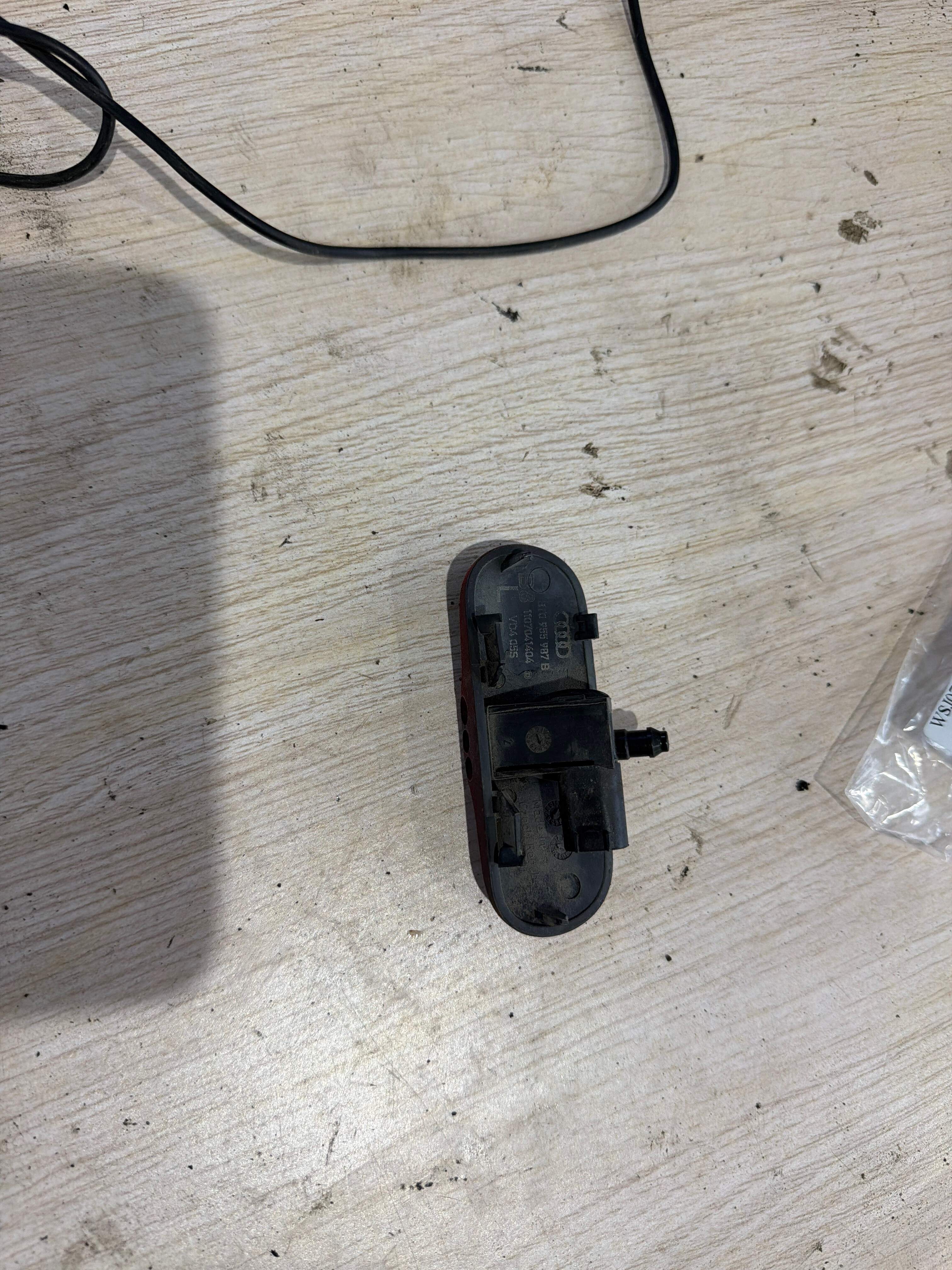 8T0955987B 前风挡雨刮喷水嘴(左)