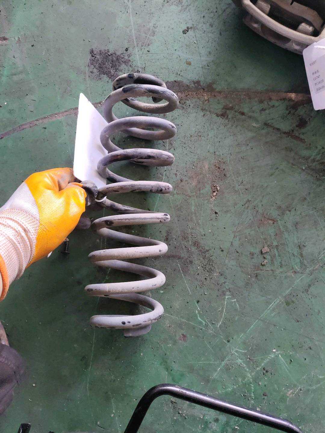 550204082RD017 后减震器螺旋弹簧