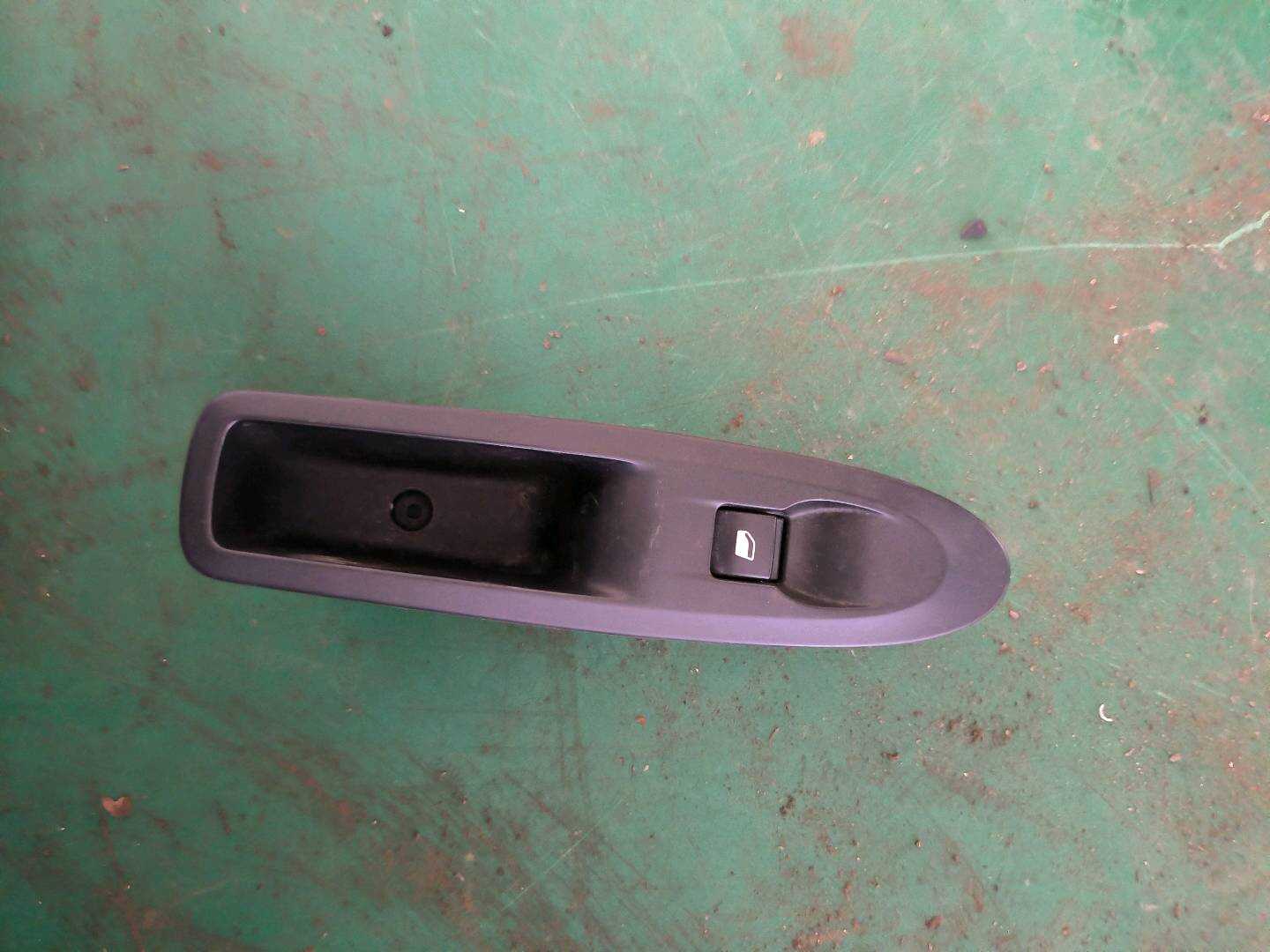 98009607ZD 后门玻璃升降开关（右）
