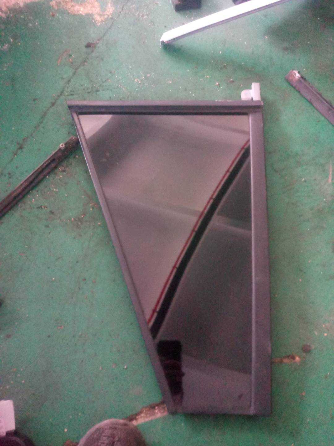 CVB500334 Rear Door Quarter Glass, Left