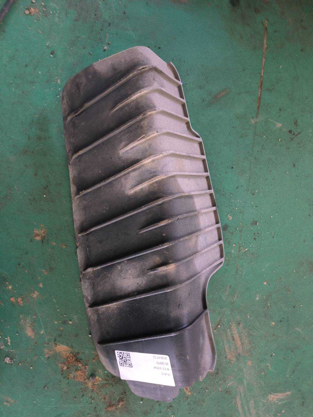 L8WD505416B 后下摆臂护板(右)