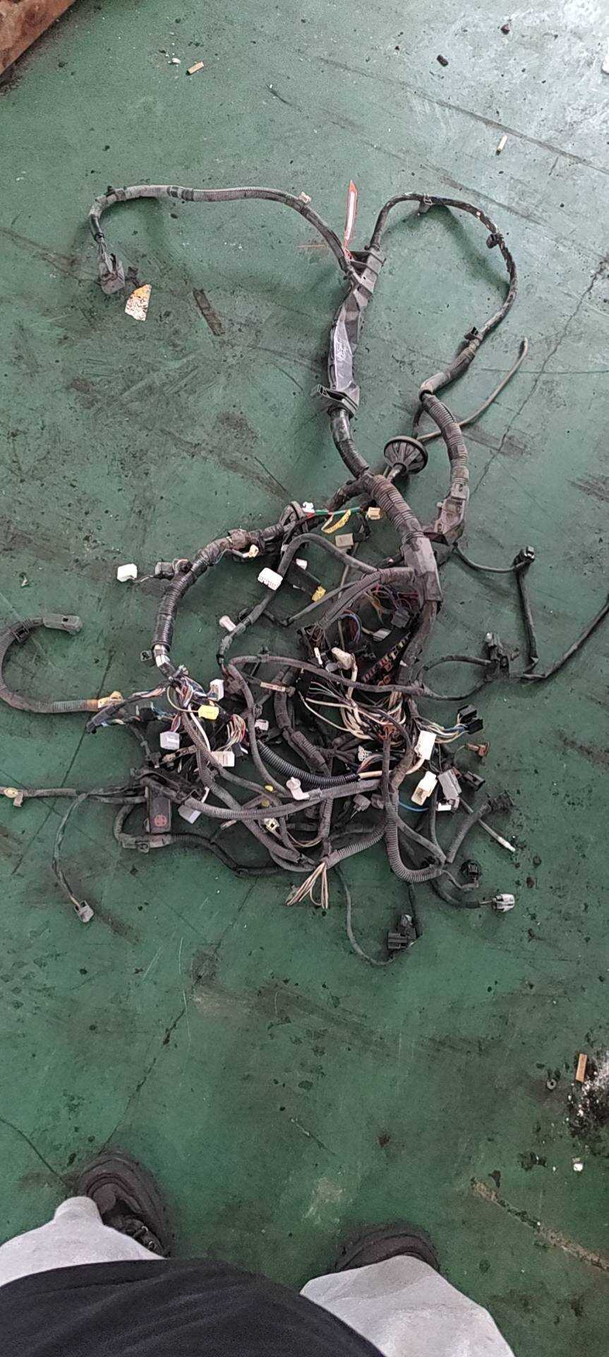 821110R060 发动机仓线束