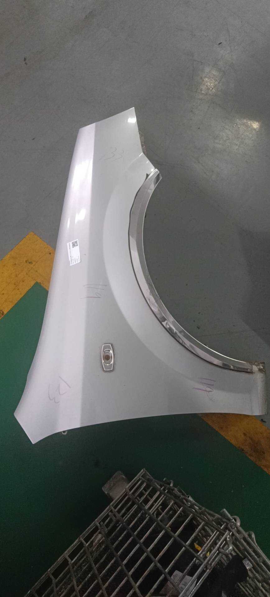9025019 Front Fender, Right