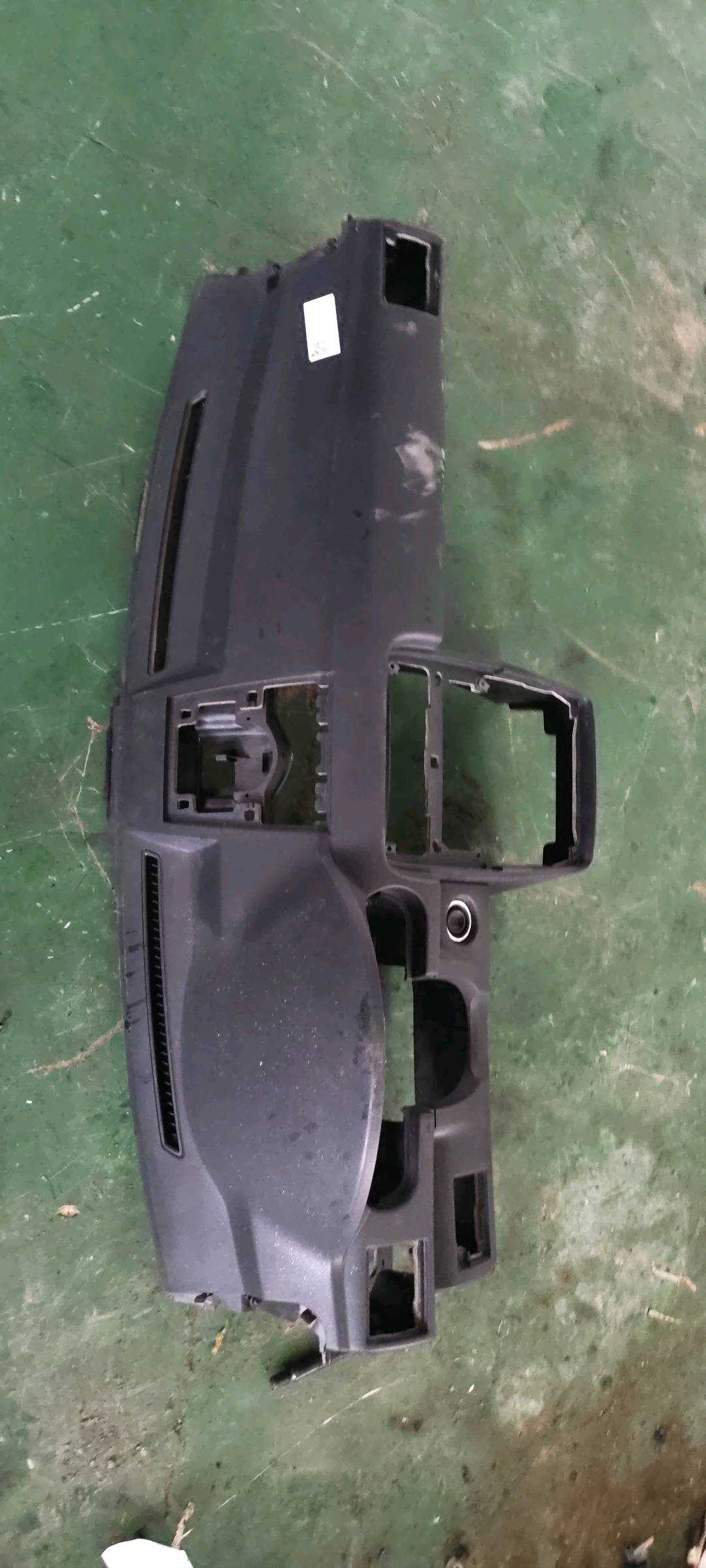 A16968008879D84 仪表台壳