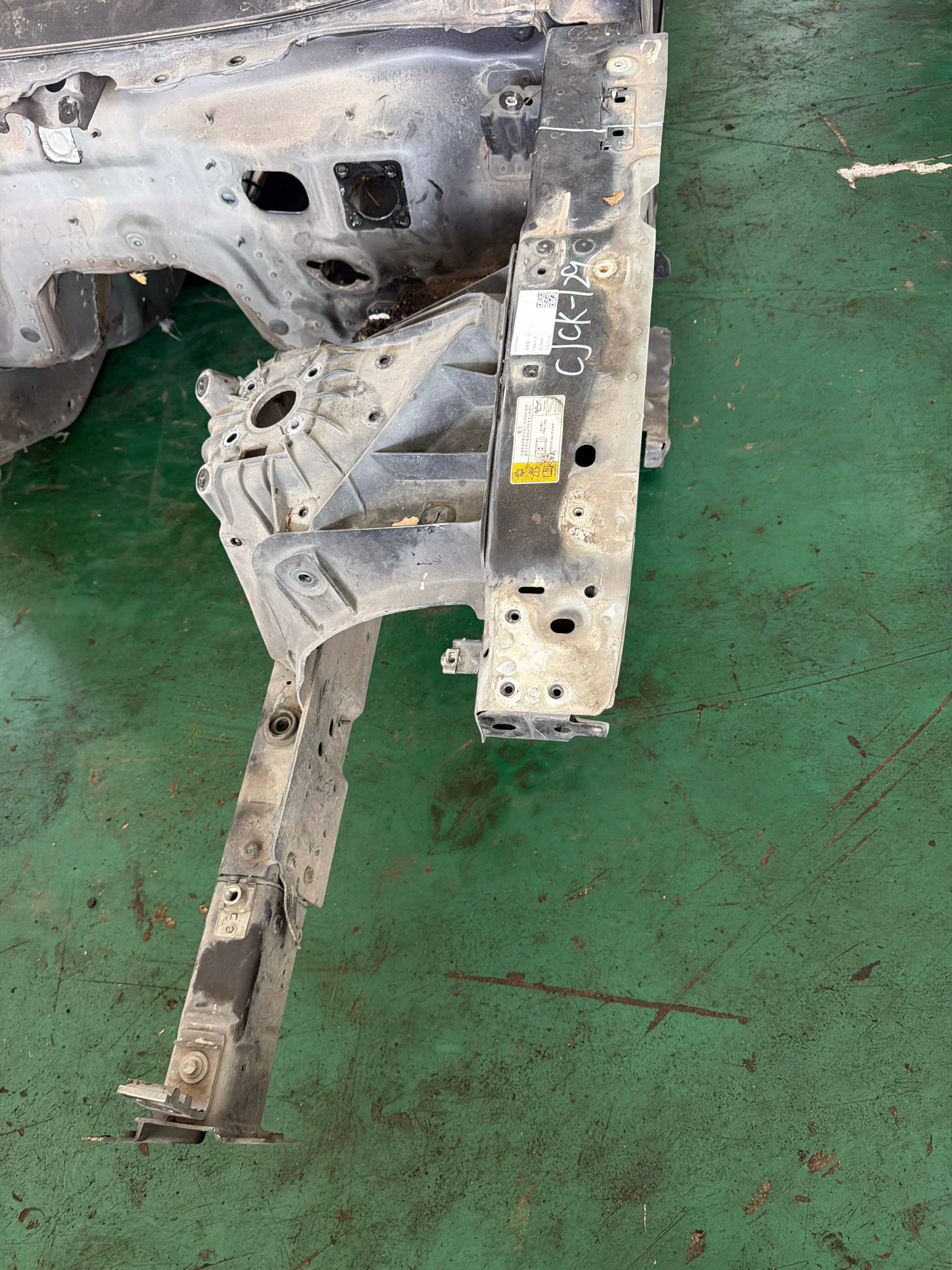 C2D18944 Front Frame Rail, Left
