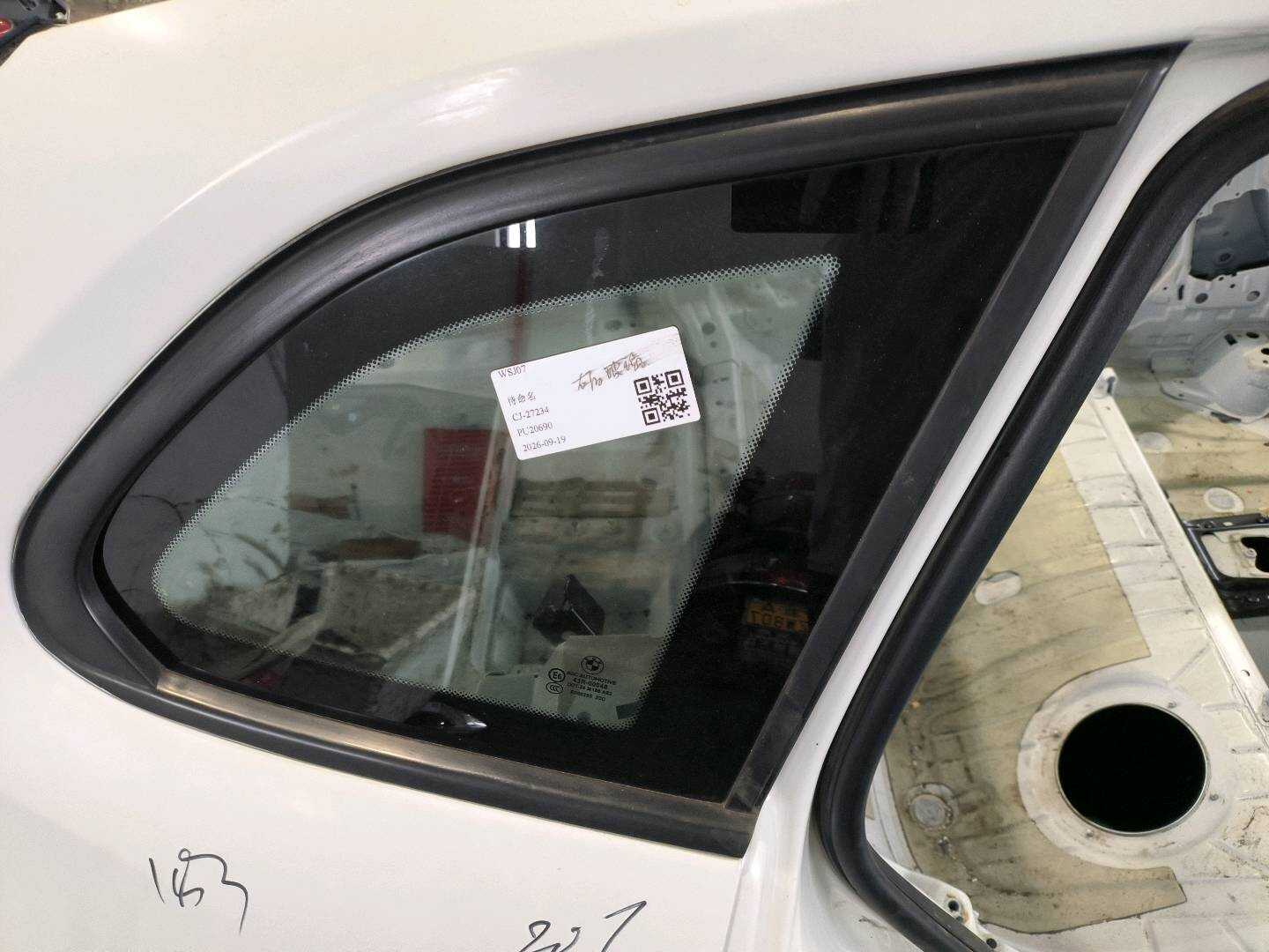 51372990330 后侧围玻璃（右）