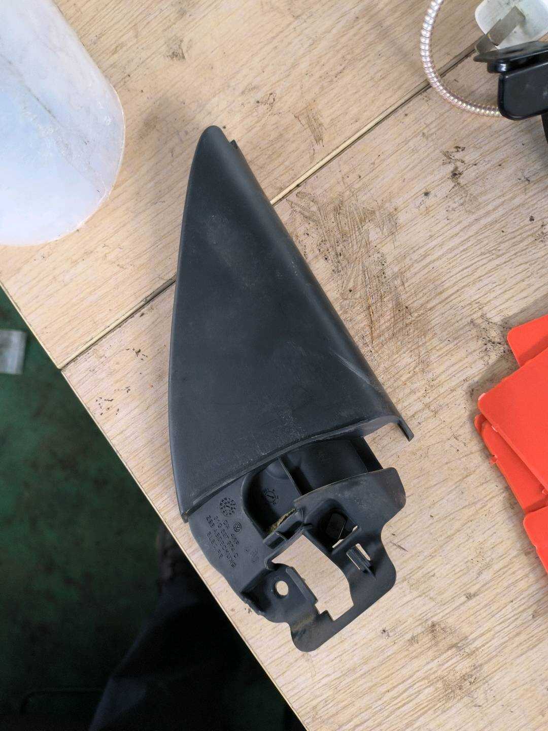 31G837974C 倒车镜三角饰板(右内)