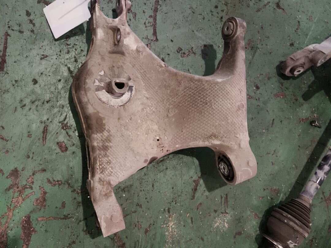 T2H2183 Rear Lower Control Arm, Left