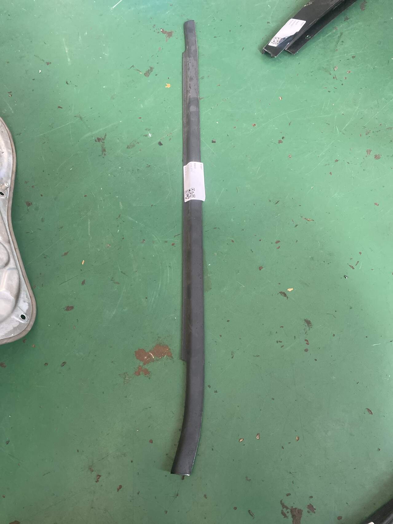 A1697350465 后门玻璃外压条(右)