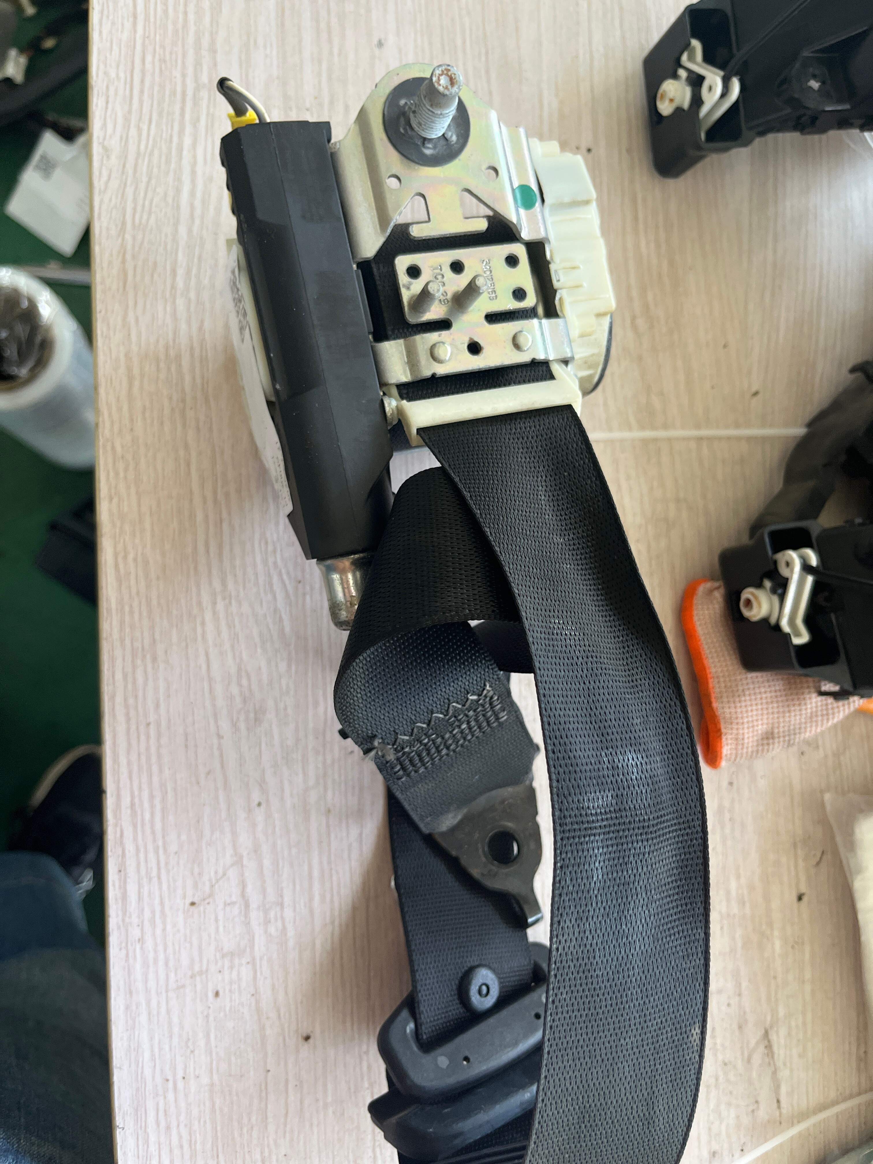 A16486017859C94 后座椅侧安全带(左)