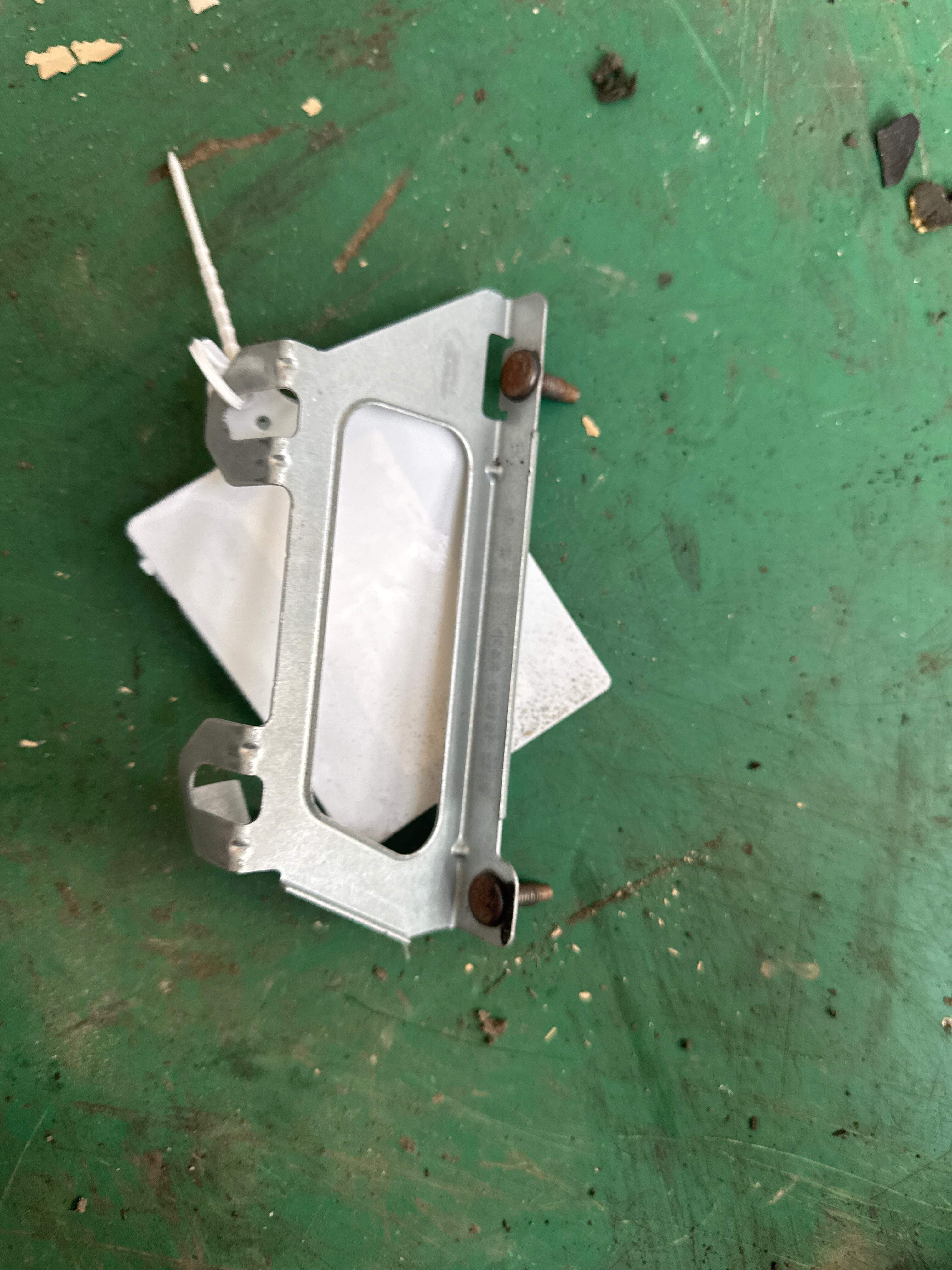 LR026012 Bracket