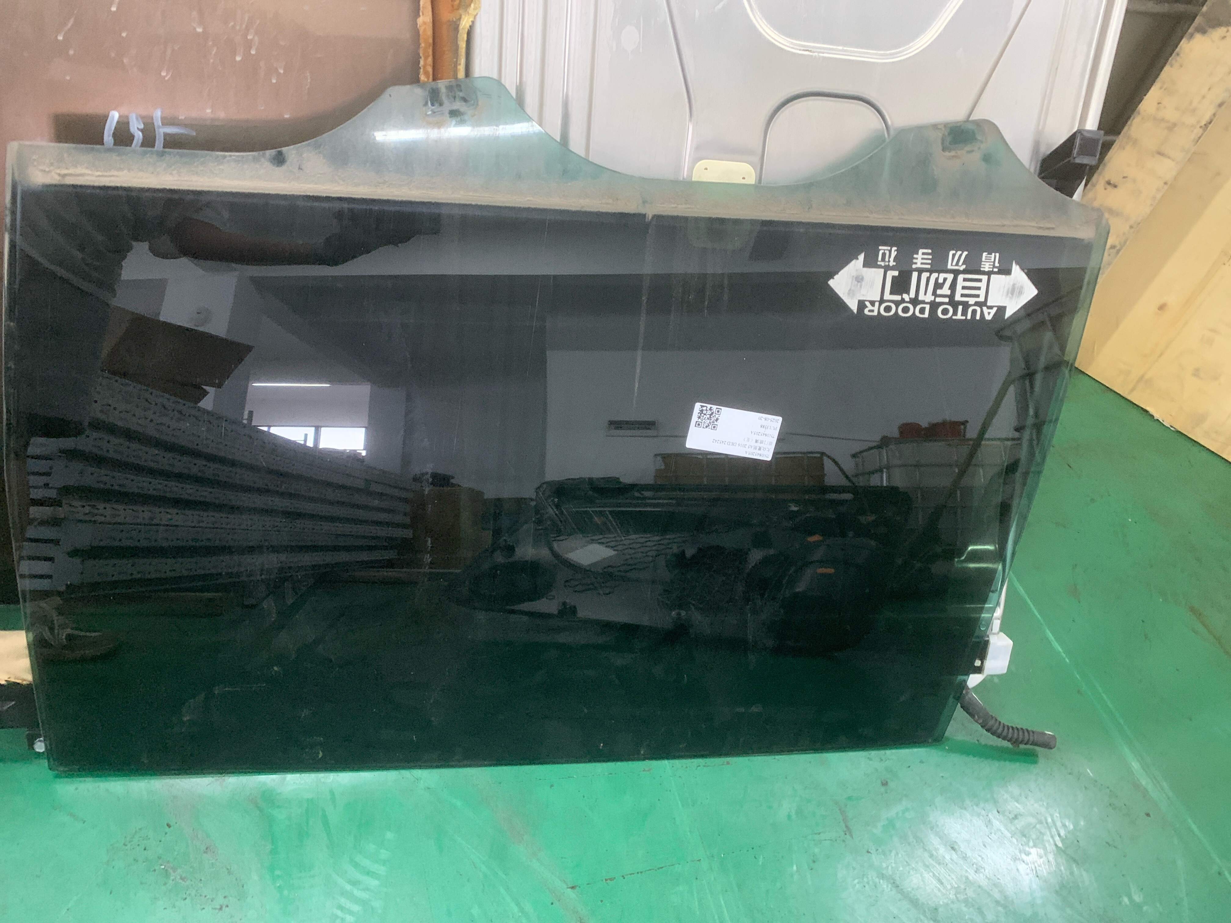 7N0845205A 后门玻璃(左)