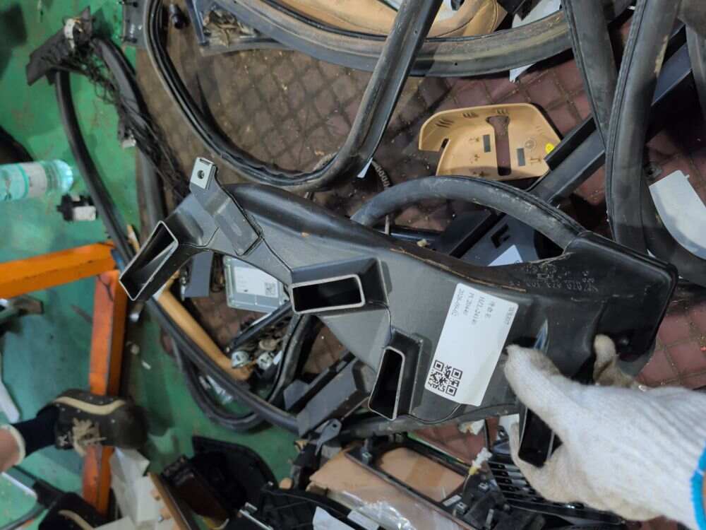 97057249302 Front Footwell Vent, Left