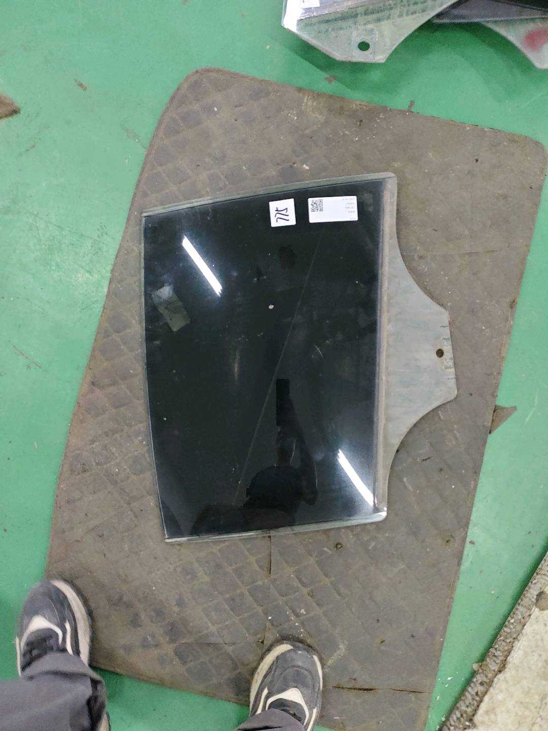 51357182118 Rear Door Glass, Right