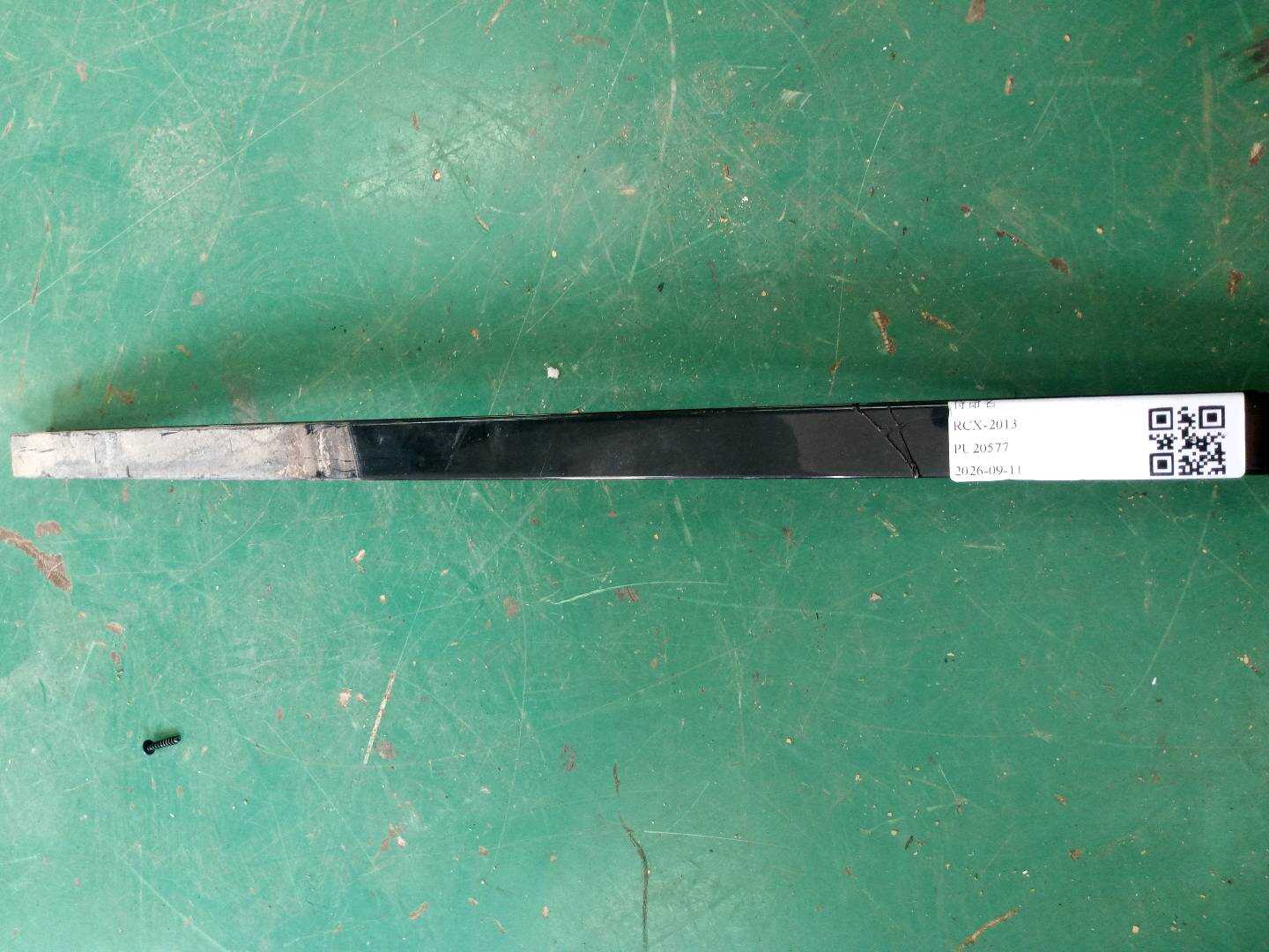 51357335618 后门窗框外饰板(右中)