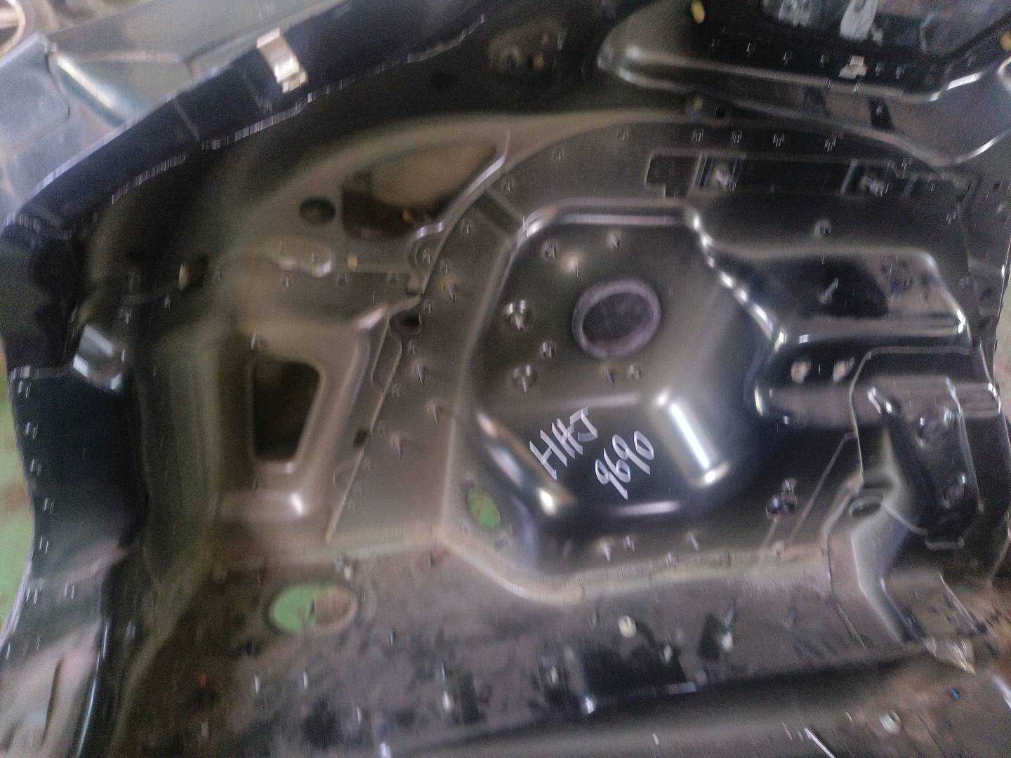 T4A1578 行李箱饰板（左）