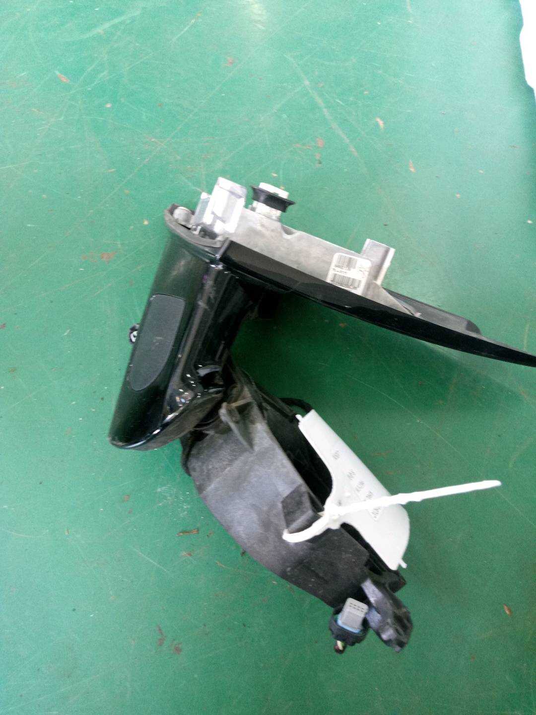 51168491702 倒车镜固定座(右)