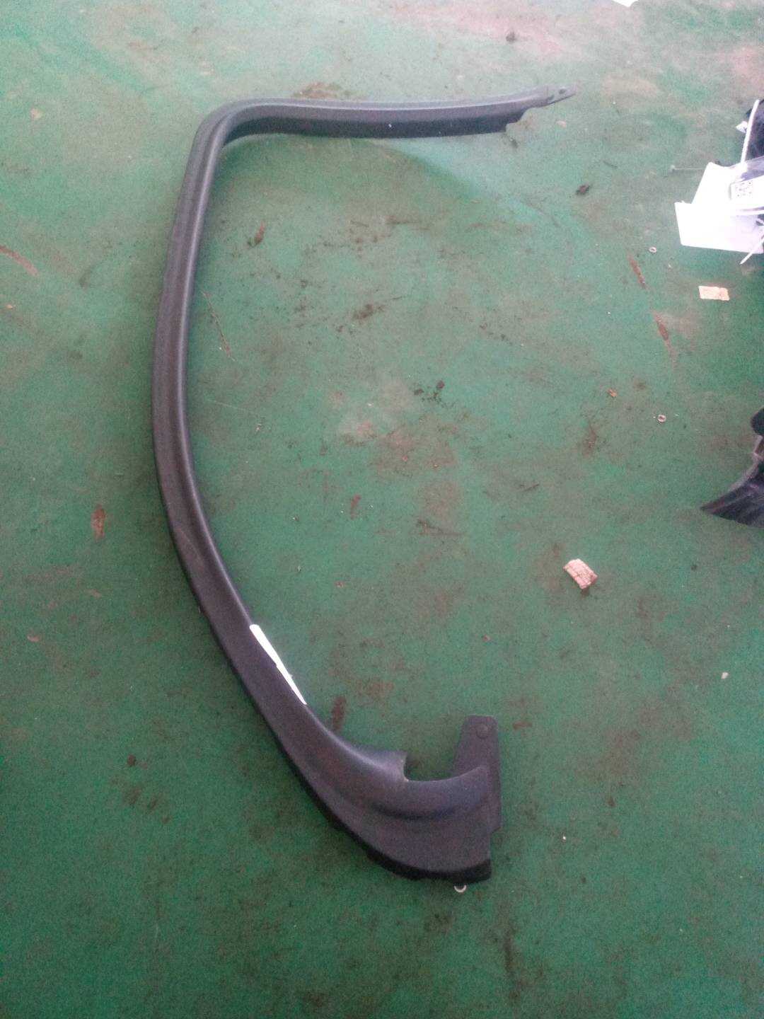 22870076 Rear Door Trim Panel Molding (Upper Left)