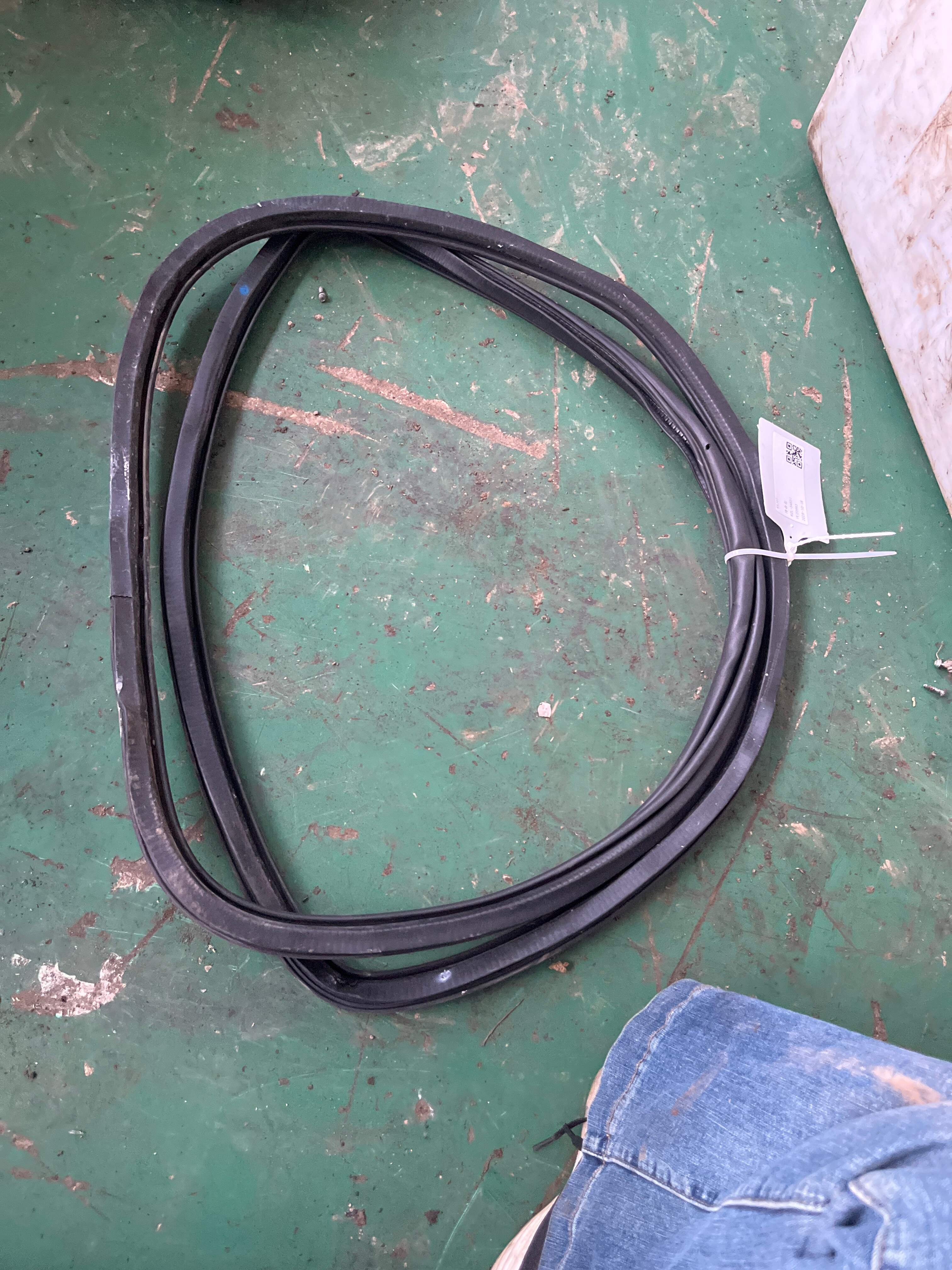 4L0833721A 后门车身密封胶条(右)