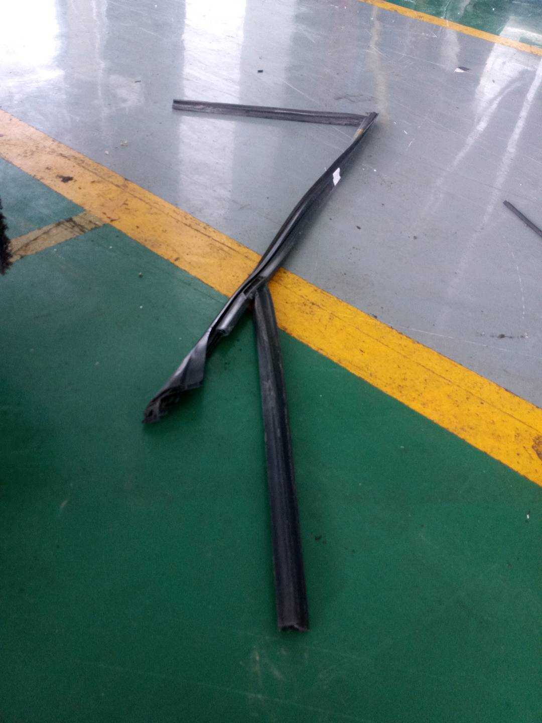 51337066614 前门玻璃绒槽(右)