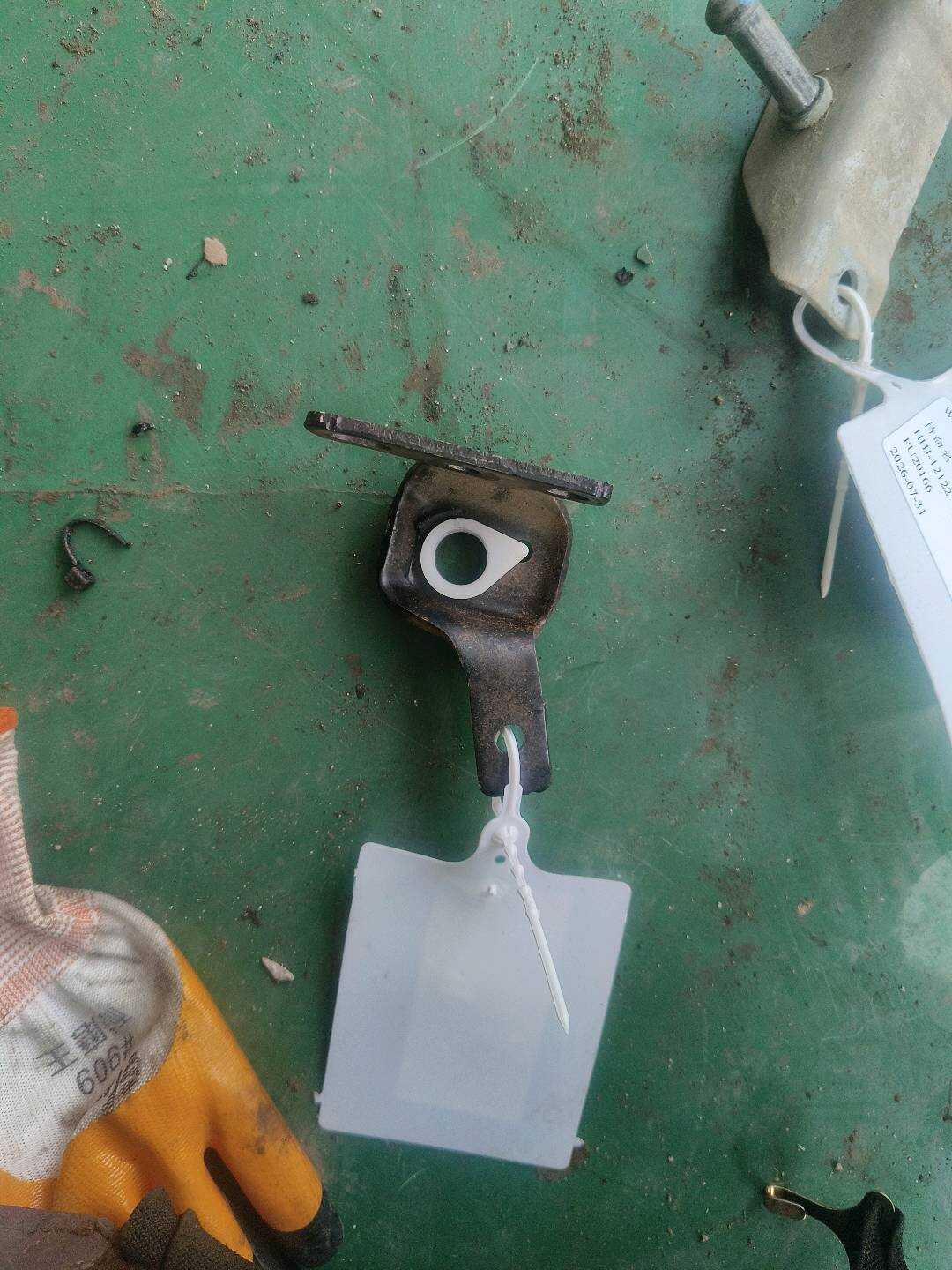 52207236136 后座椅靠背轴承座(右外)