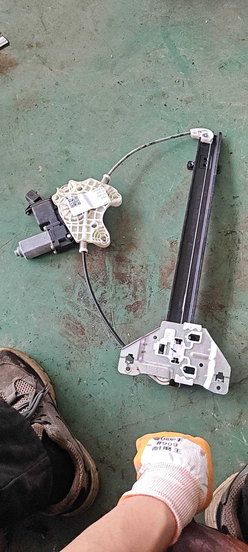 5079056800 右前车门玻璃升降器