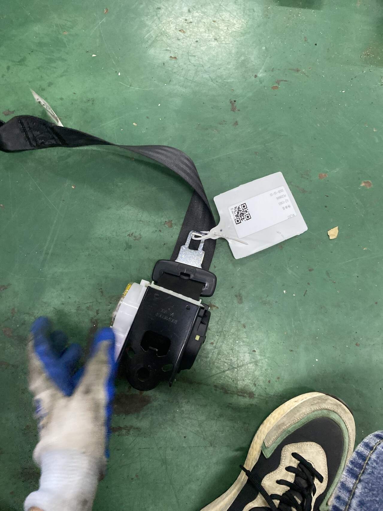 6420004ADU0000M02 后排中间卷收器总成