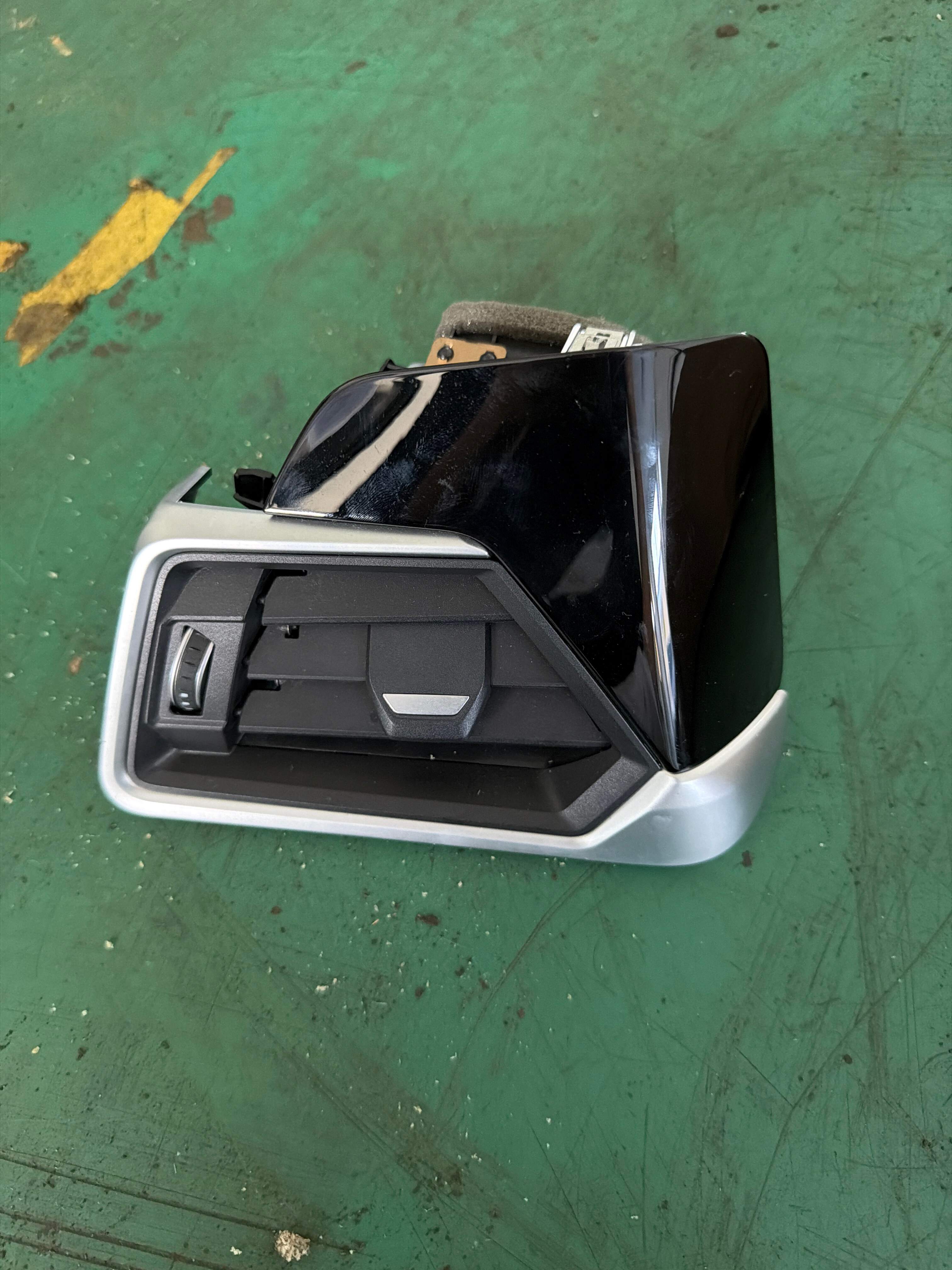 64226848617 Dashboard Vent, Left
