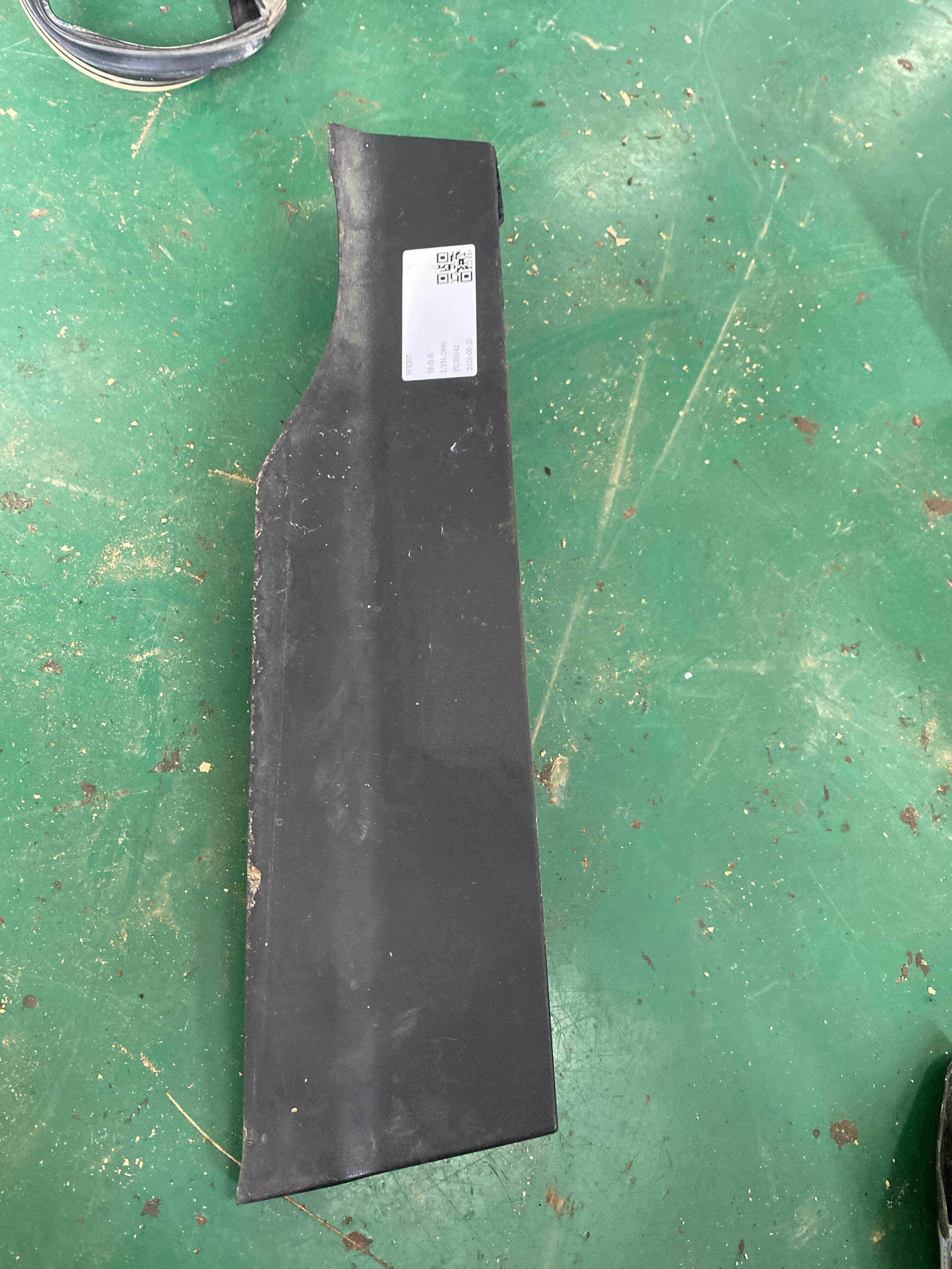EBV500022LUP 右侧座椅外板, 下方的