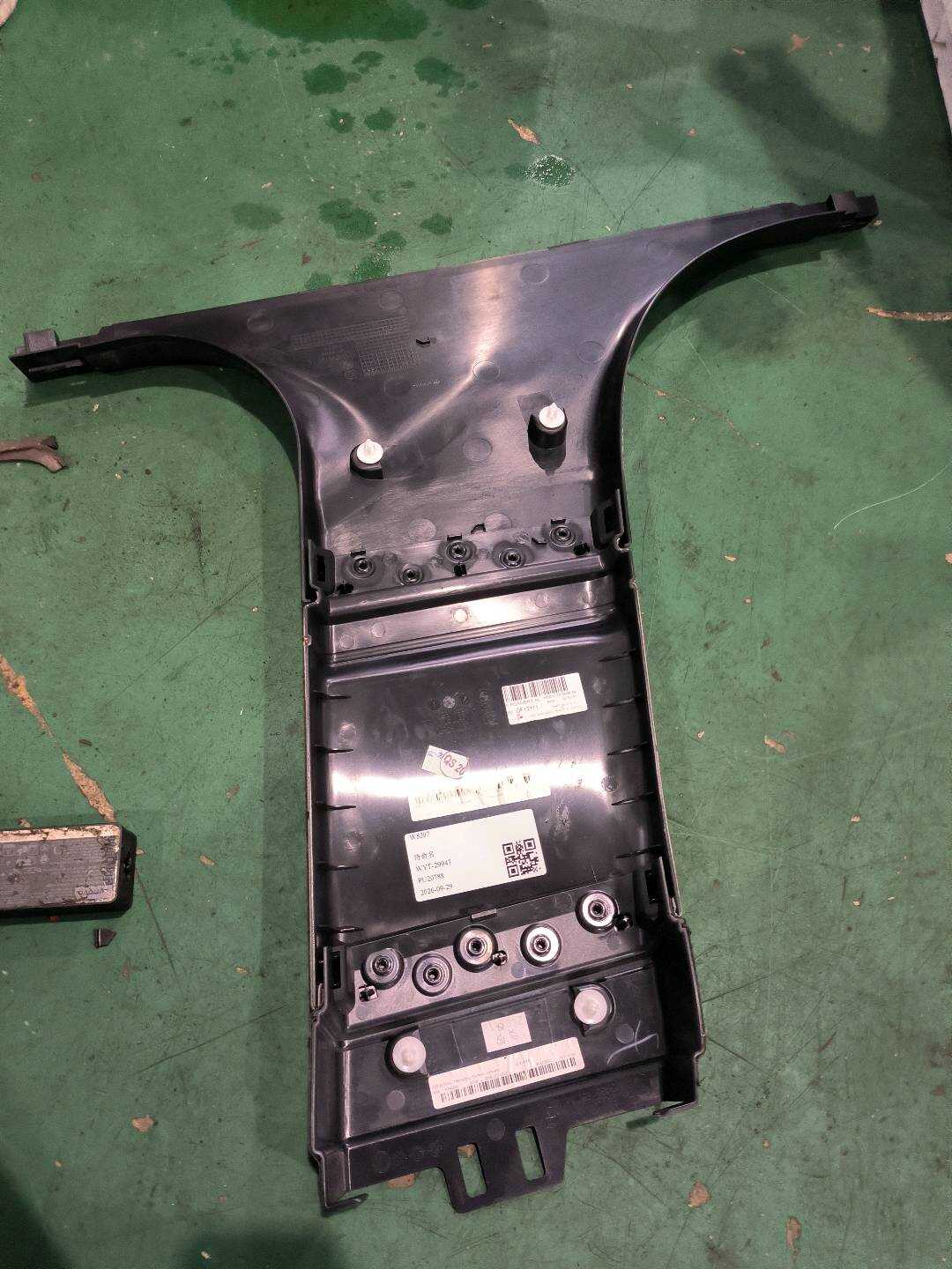 51437310049 B柱内衬(左下)
