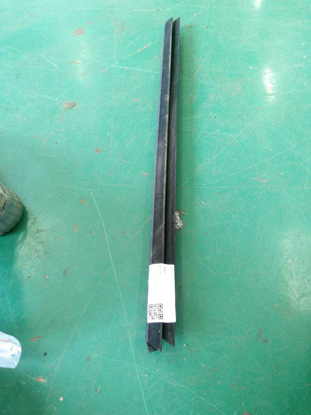 51337393420 前门玻璃压条(右内)