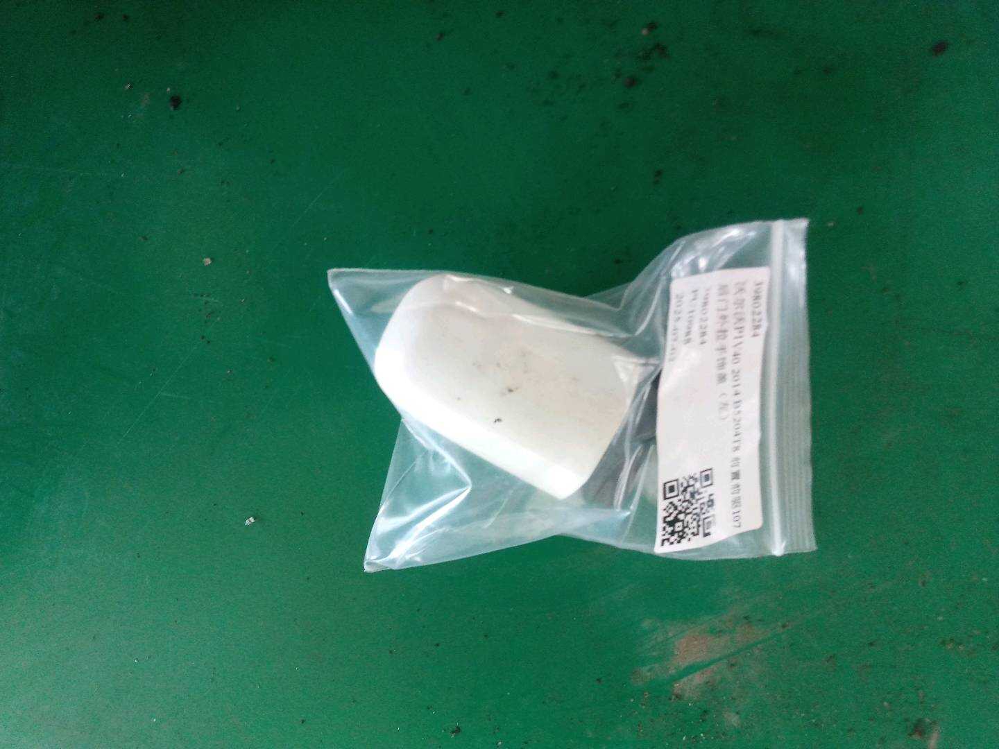 39802284 后门外拉手饰盖(左)