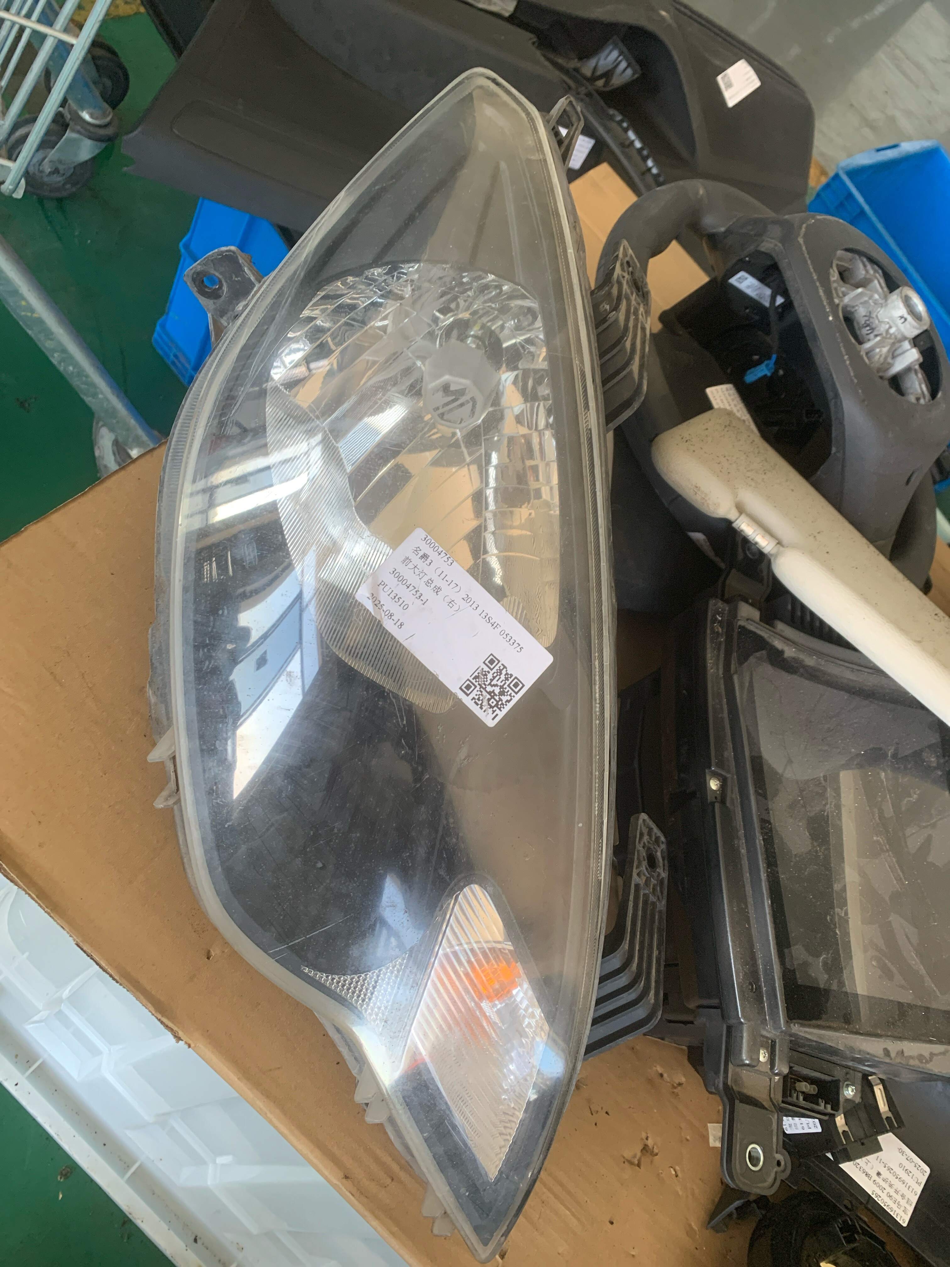 30004753 Front Headlight Assembly, Right