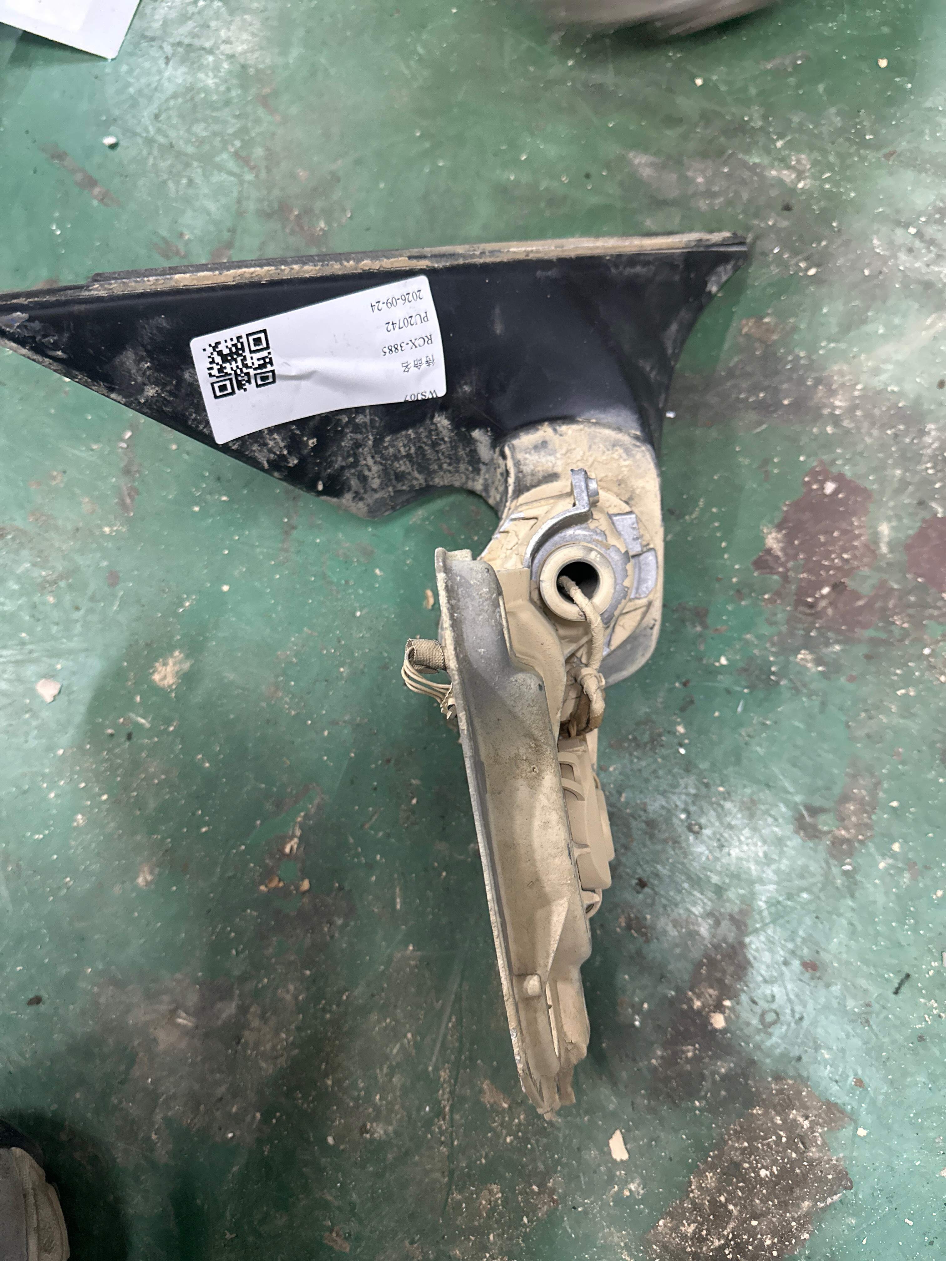 51167283612 Side Mirror Mounting Base, Right