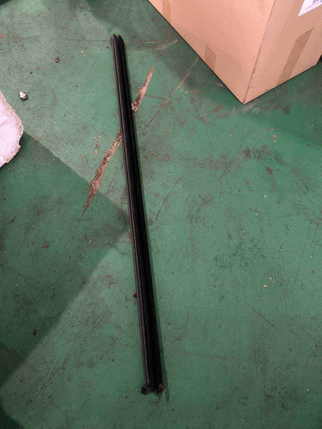 L5CG837479A 前门玻璃压条(左内)