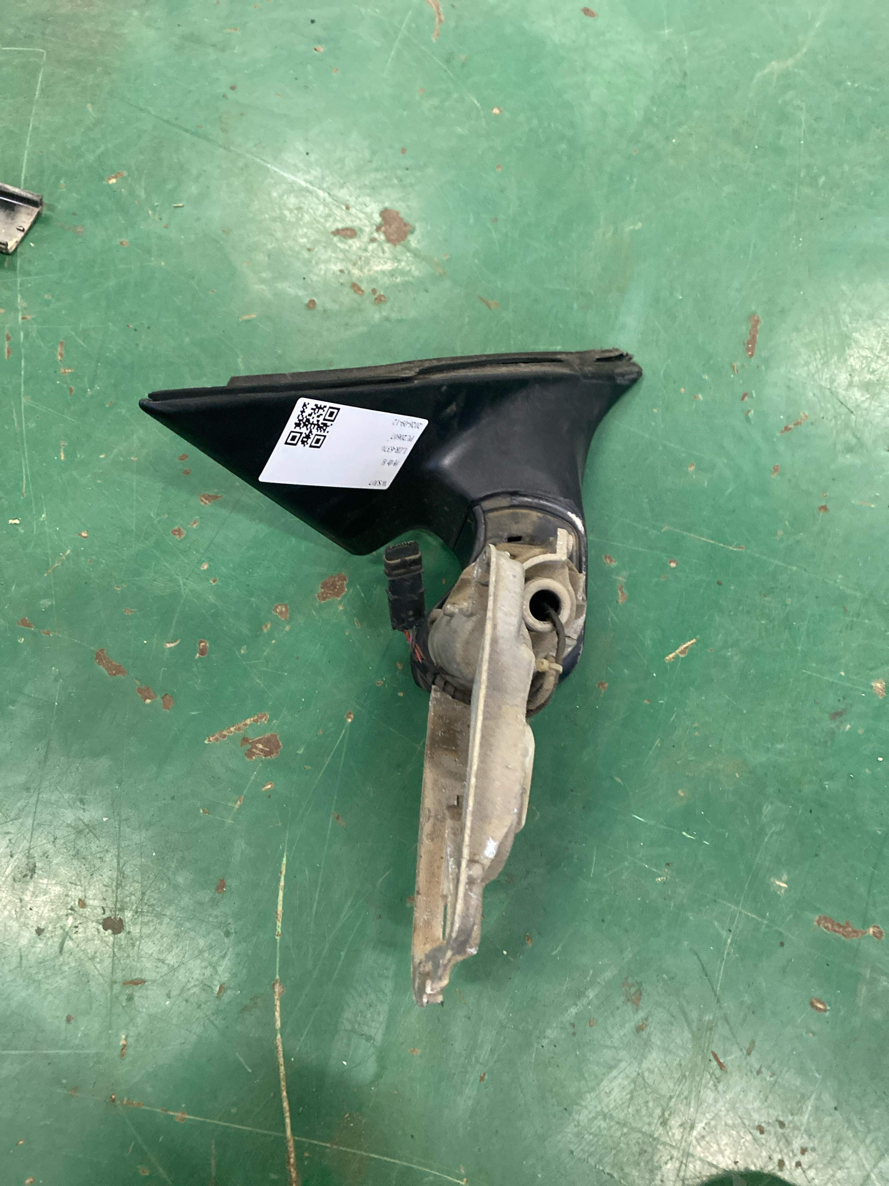 51167321812 Side Mirror Mounting Base, Right