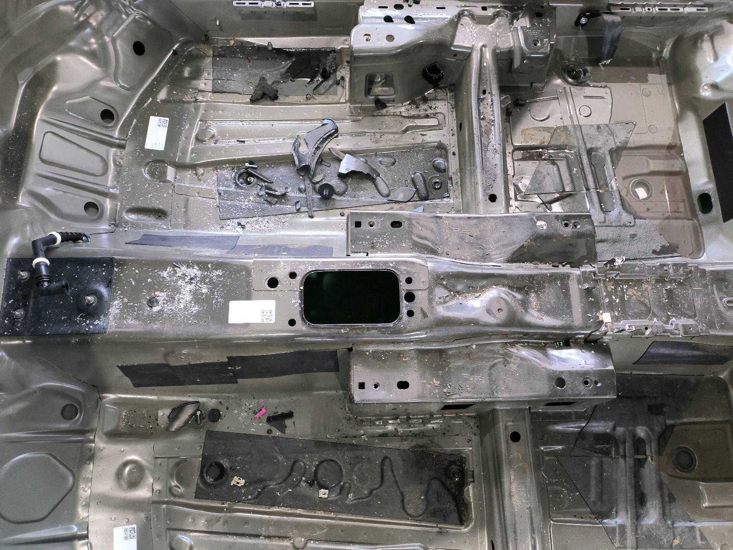 L5QL803299 Front Floor Center Reinforcement