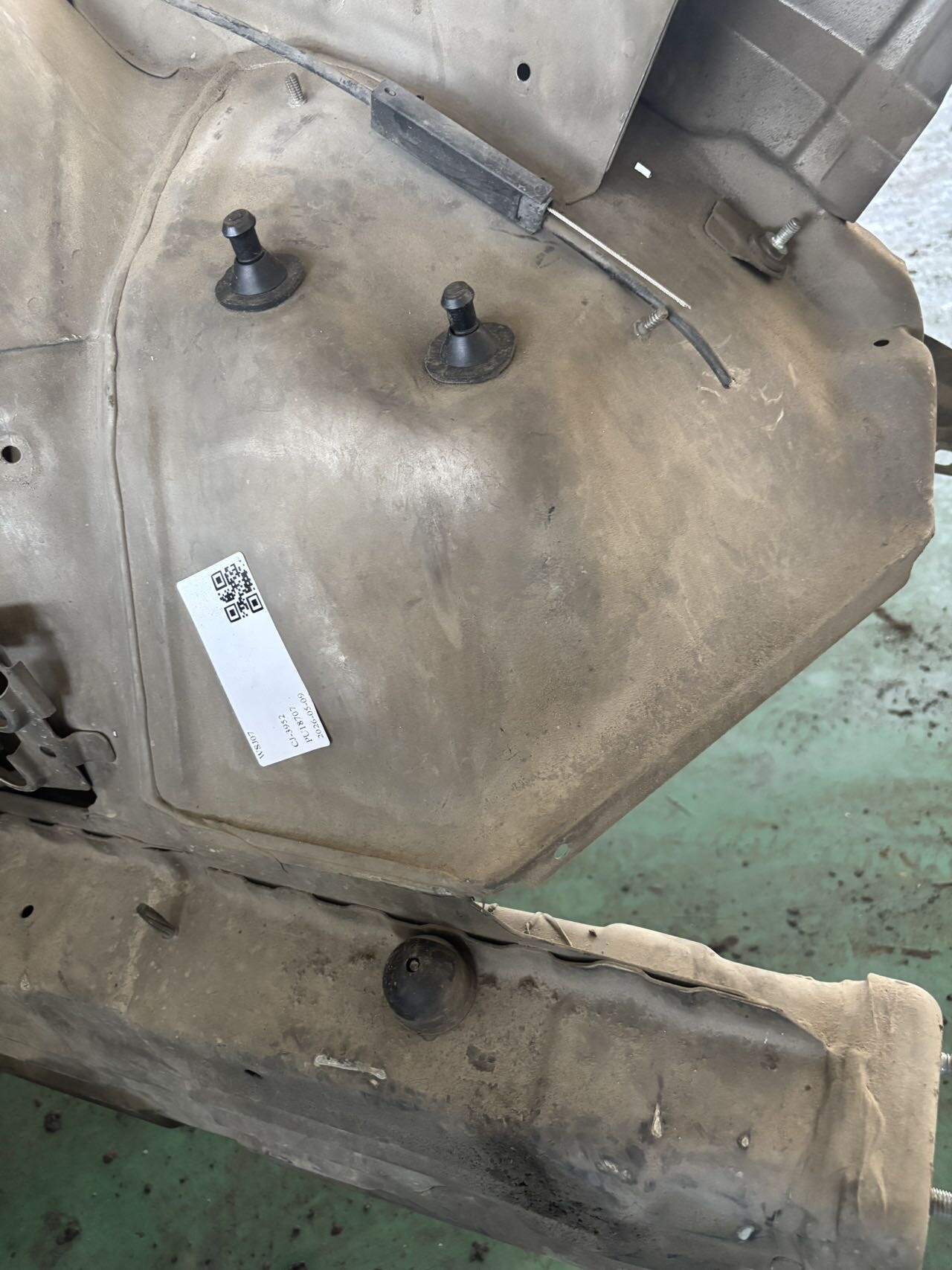 41003450397 Wheel House Front Left
