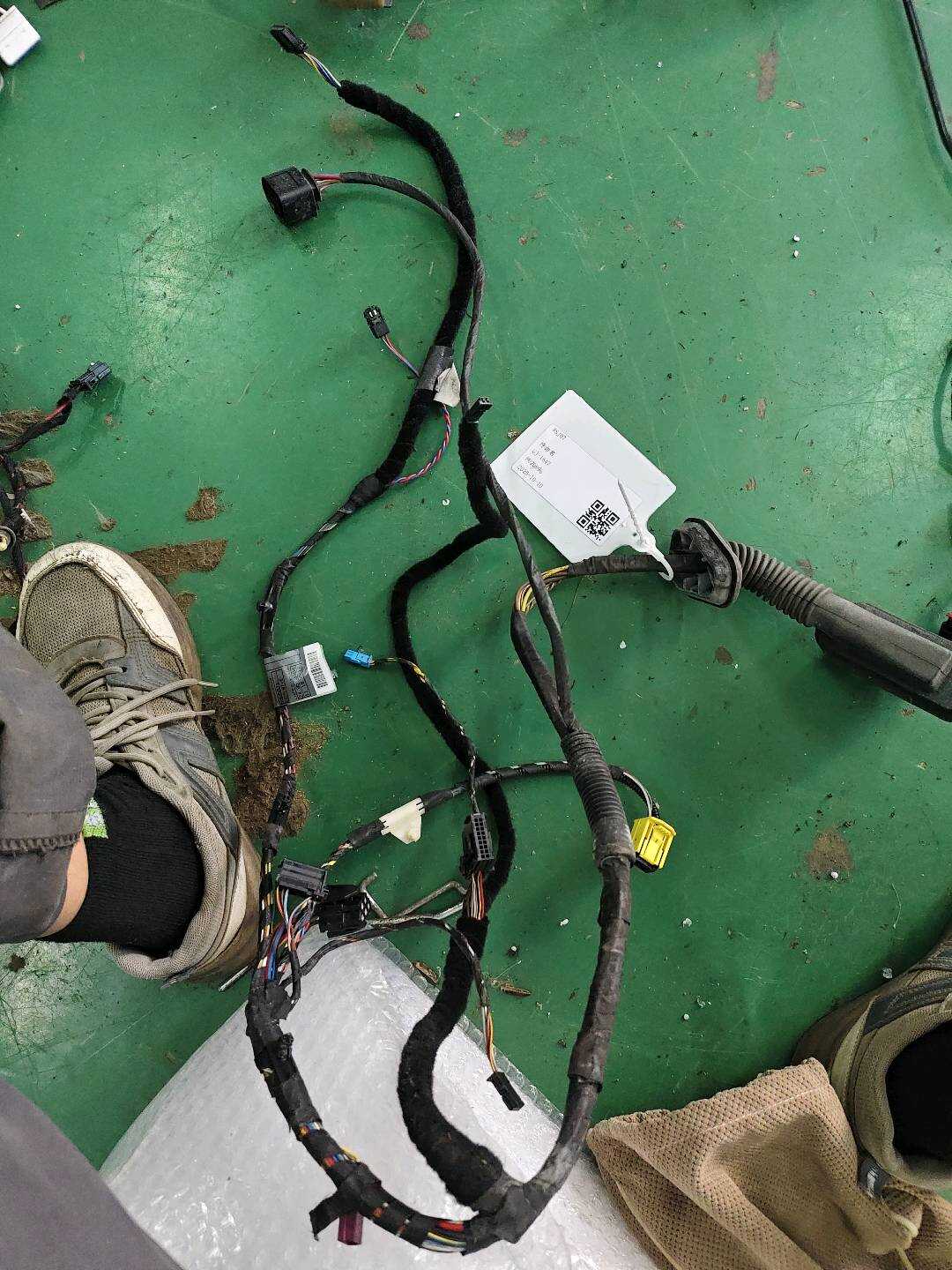 61126925919 前门线束(左)