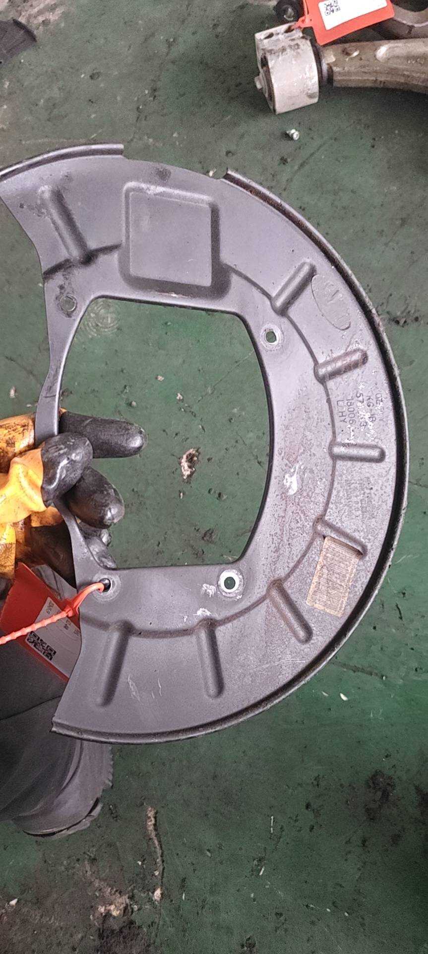 4048069900 左前轮制动器防尘罩