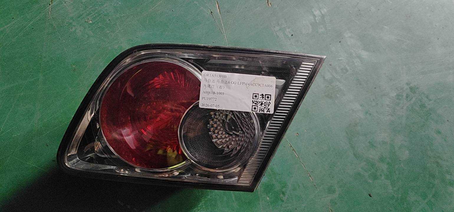 GR1A513F0B 内尾灯（右）