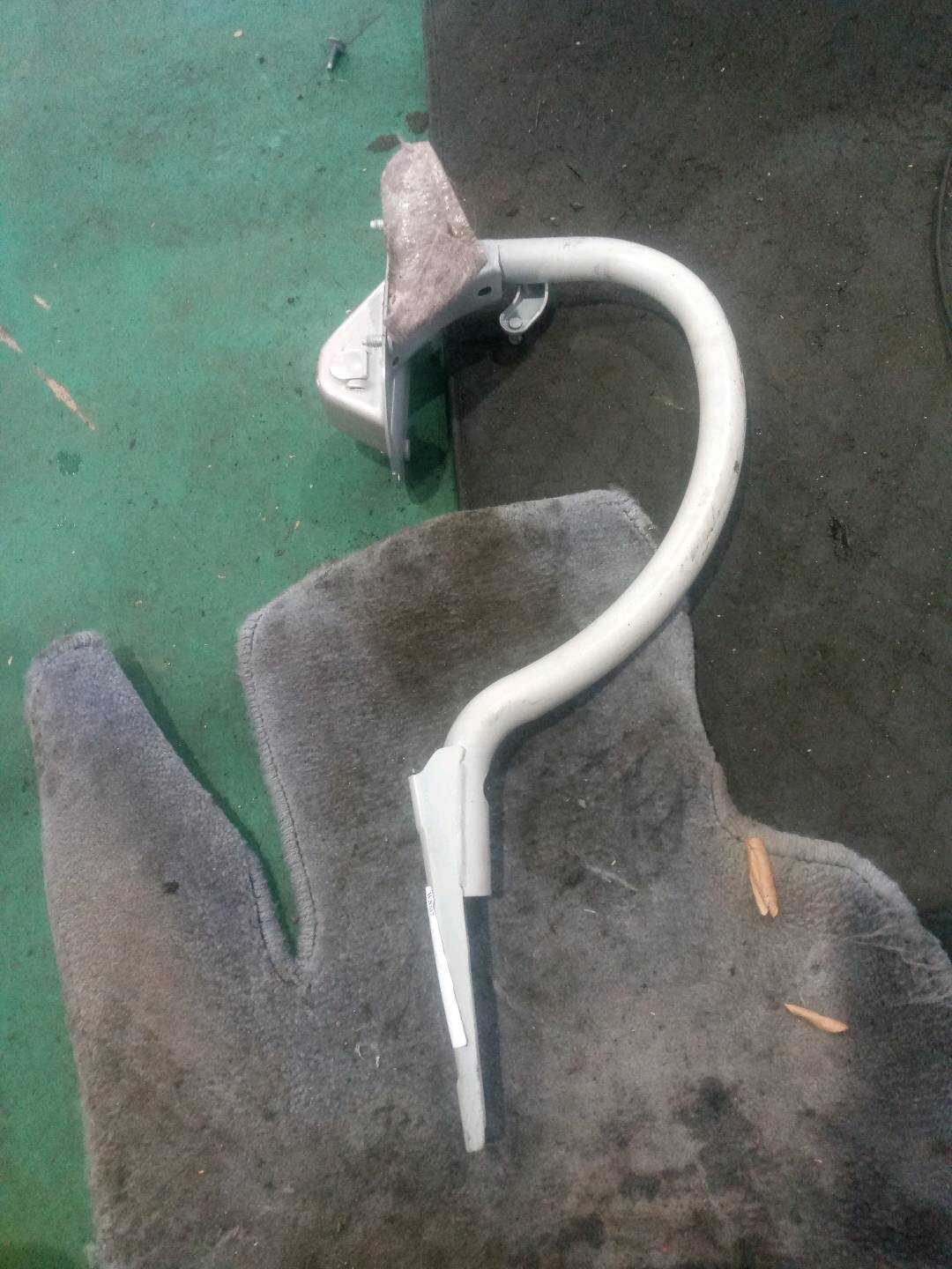 41627296004 尾盖铰链（右）