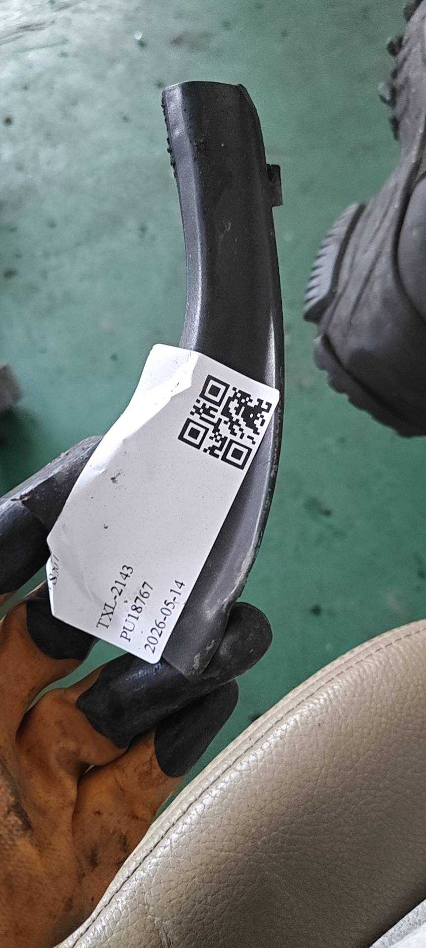 538670R020 前挡下包角（左）