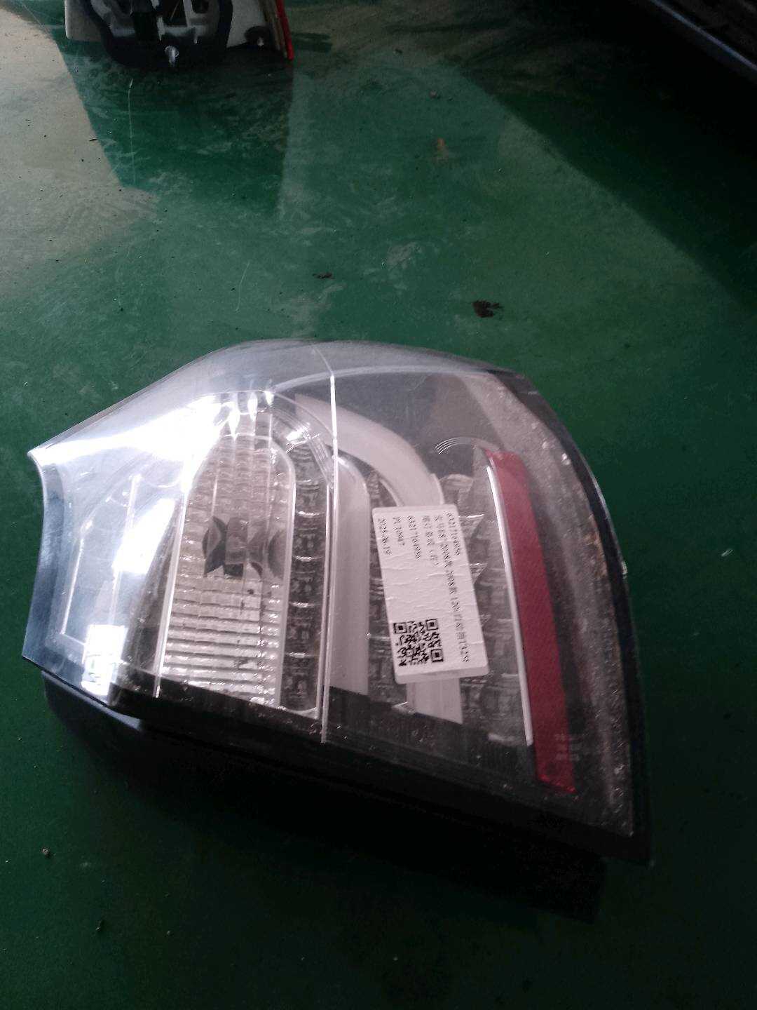 63217164956 尾灯半总成(右)