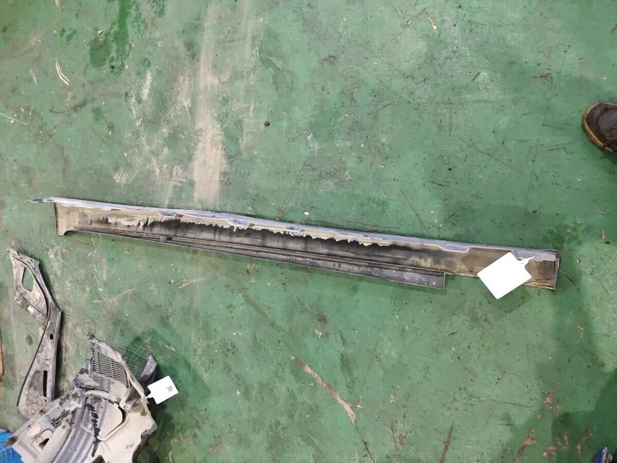 51777262664 Rocker Panel, Right
