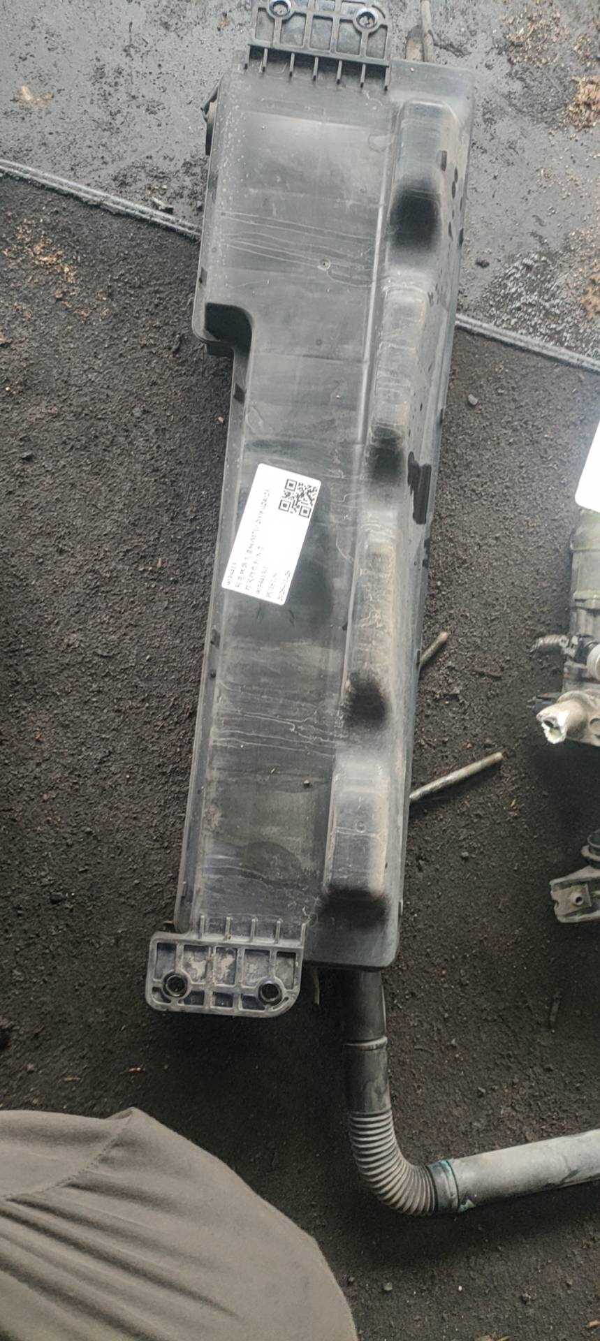9039413 Front Windshield Washer Reservoir